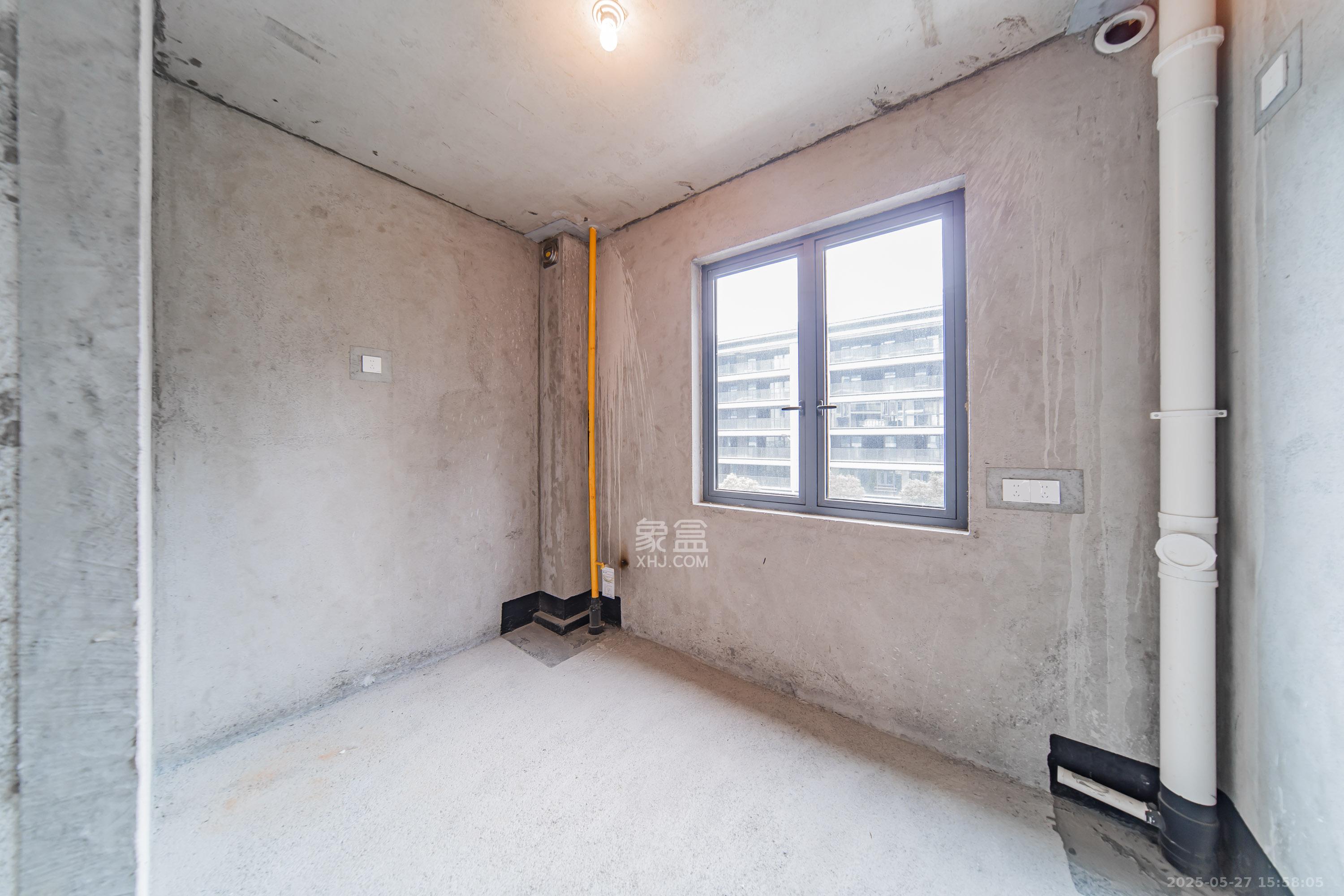 中建钰山湖  4室2厅2卫   352.00万厨房