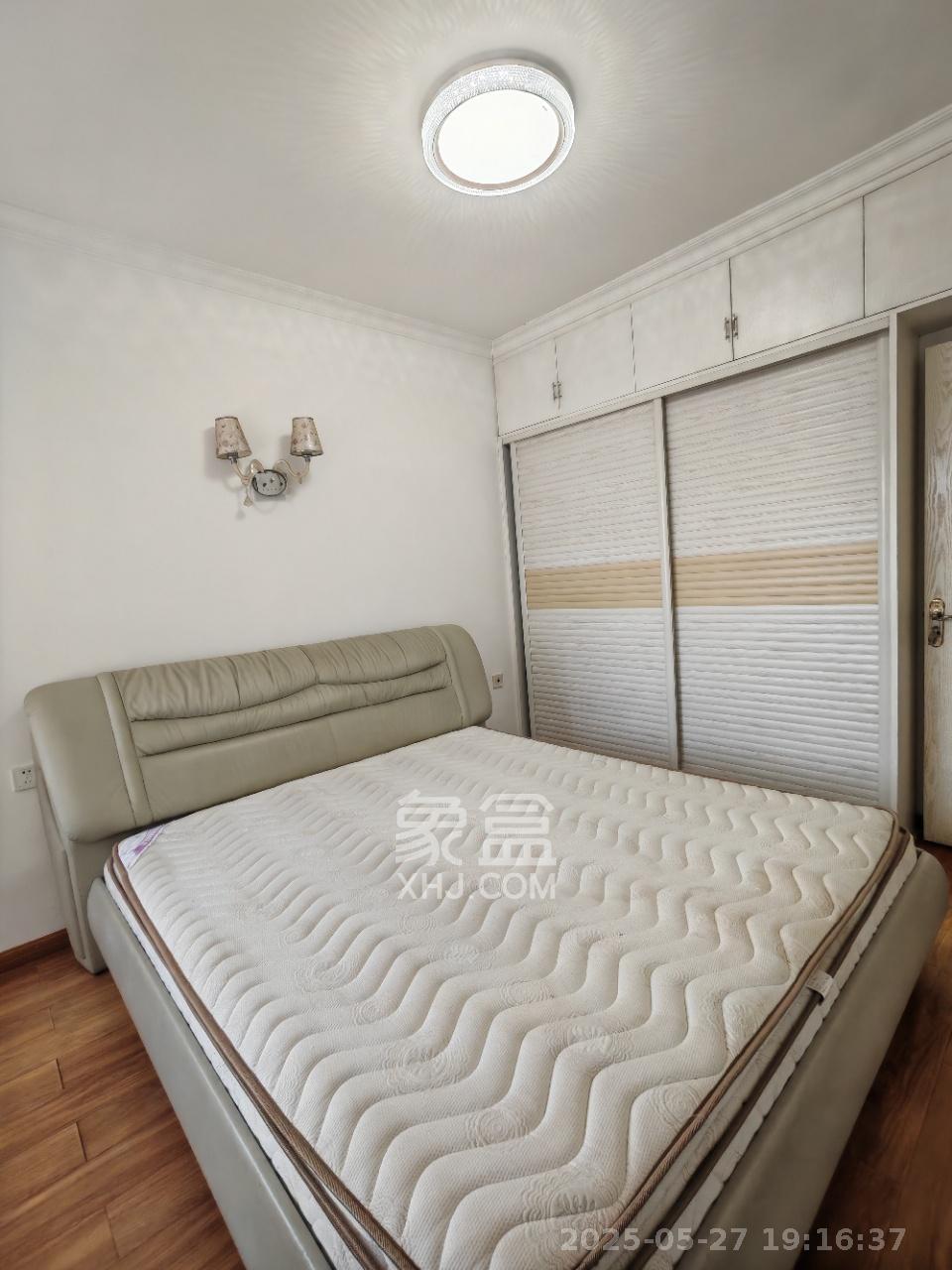 三一街区  3室2厅1卫   1900.00元/月室内图