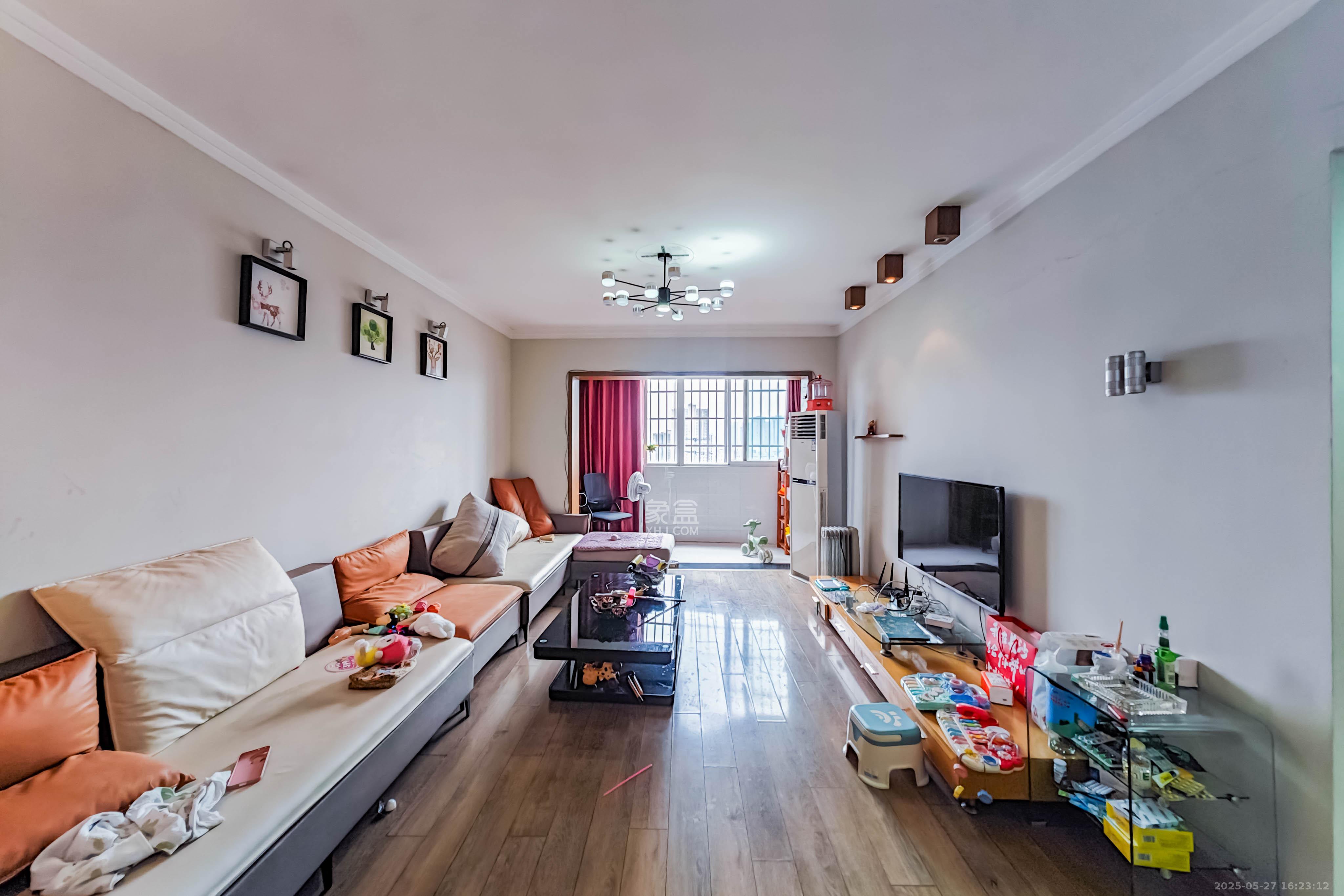 鑫兴佳园  2室2厅1卫    73.0万 鑫兴佳园  2室2厅1卫    73.0万客厅