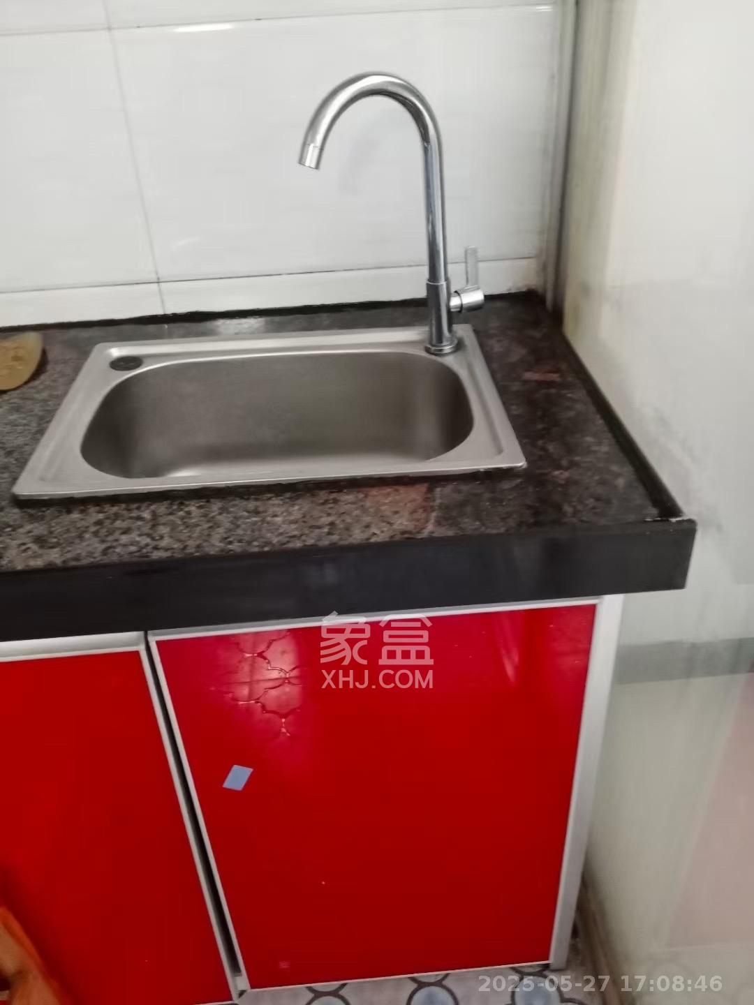 骑龙安置小区 1室1厅1卫 1300.0元/月 骑龙安置小区 1室1厅1卫 1300.0元/月室内图