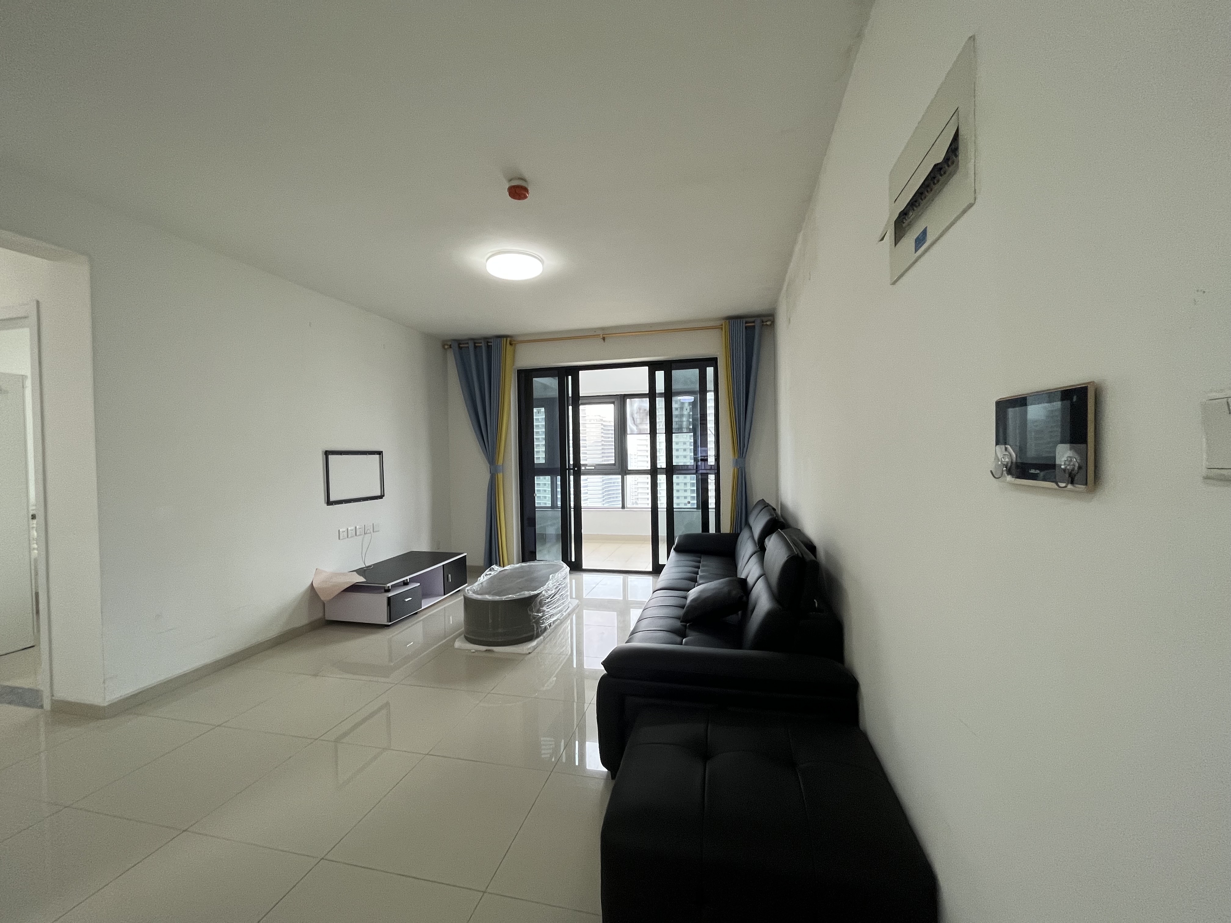 天地凤凰城 3室2厅1卫 3200.00元/月 天地凤凰城 3室2厅1卫 3200.00元/月户型图