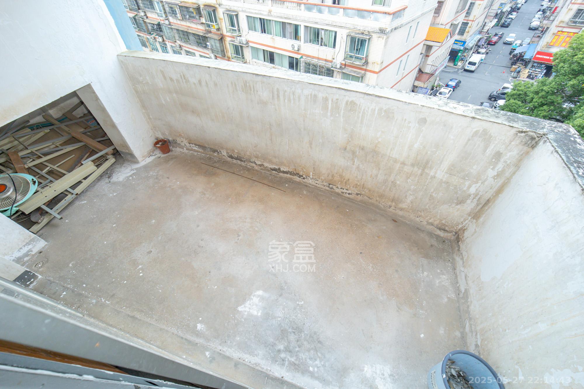 星沙汽配城（大塘村农机市场）  3室2厅1卫   32.00万阳台