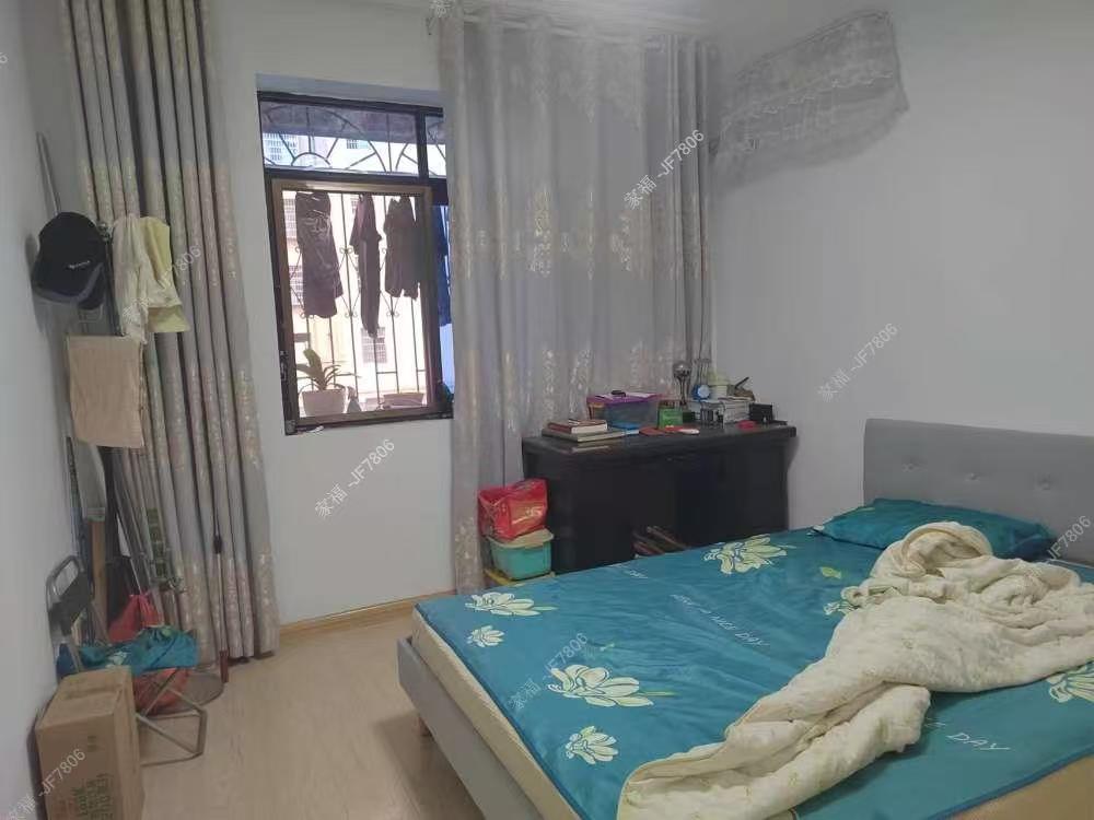 仁和小区 3室2厅2卫 42.0万 仁和小区 3室2厅2卫 42.0万客厅