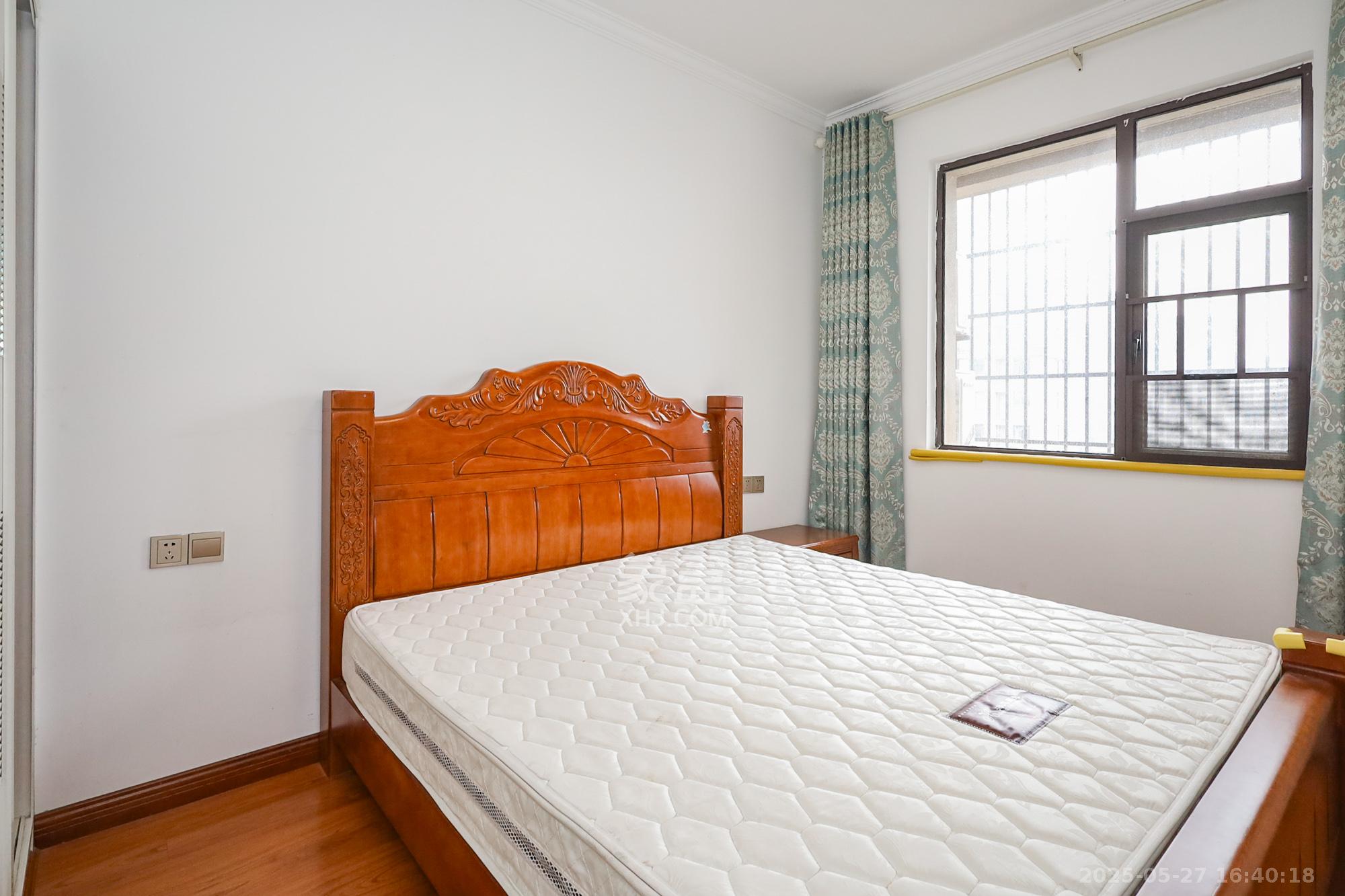 阳光丽城一期 4室2厅1卫 155.0万 阳光丽城一期 4室2厅1卫 155.0万卧室