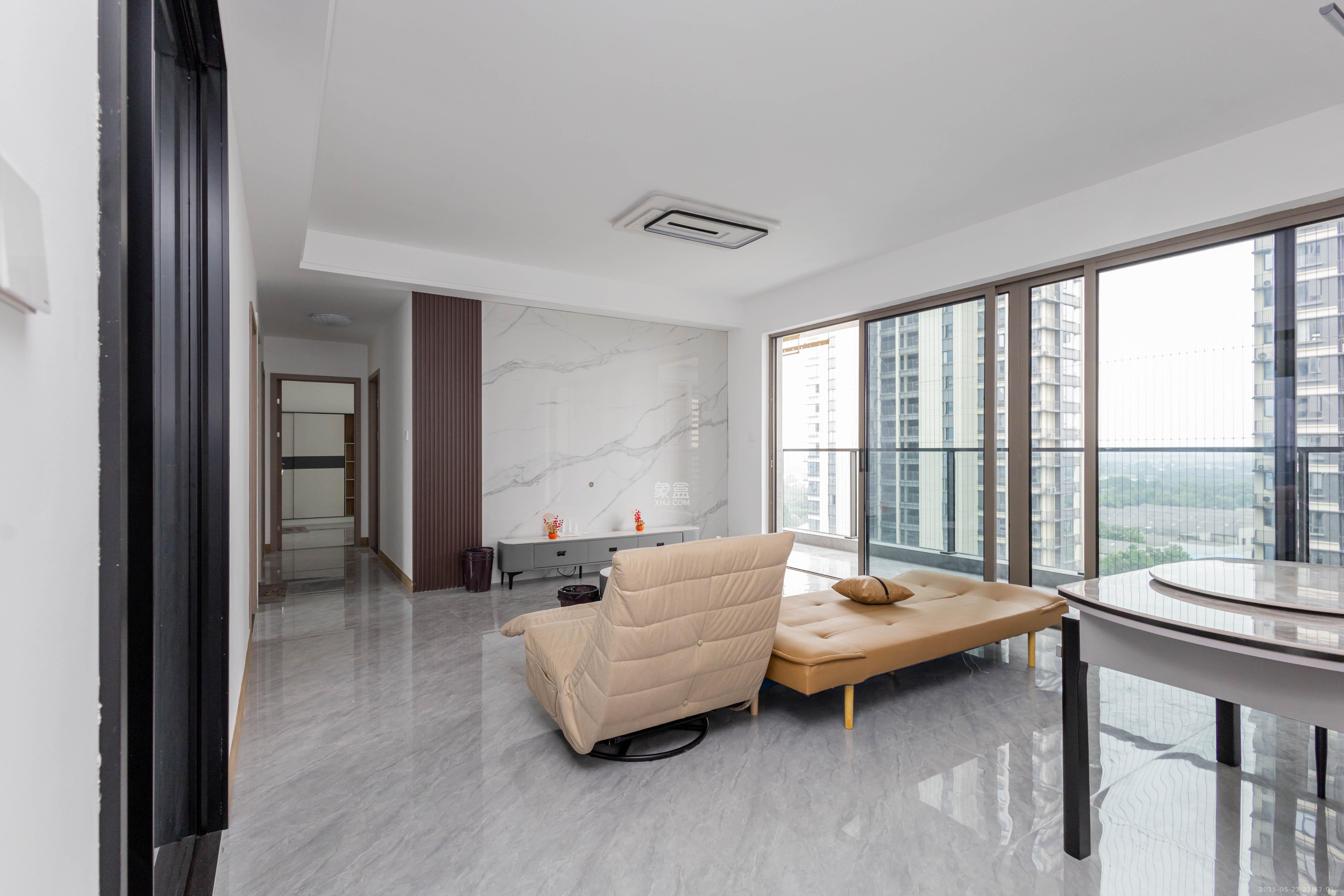 北控浩瀚 4室2厅2卫 98.0万 北控浩瀚 4室2厅2卫 98.0万客厅