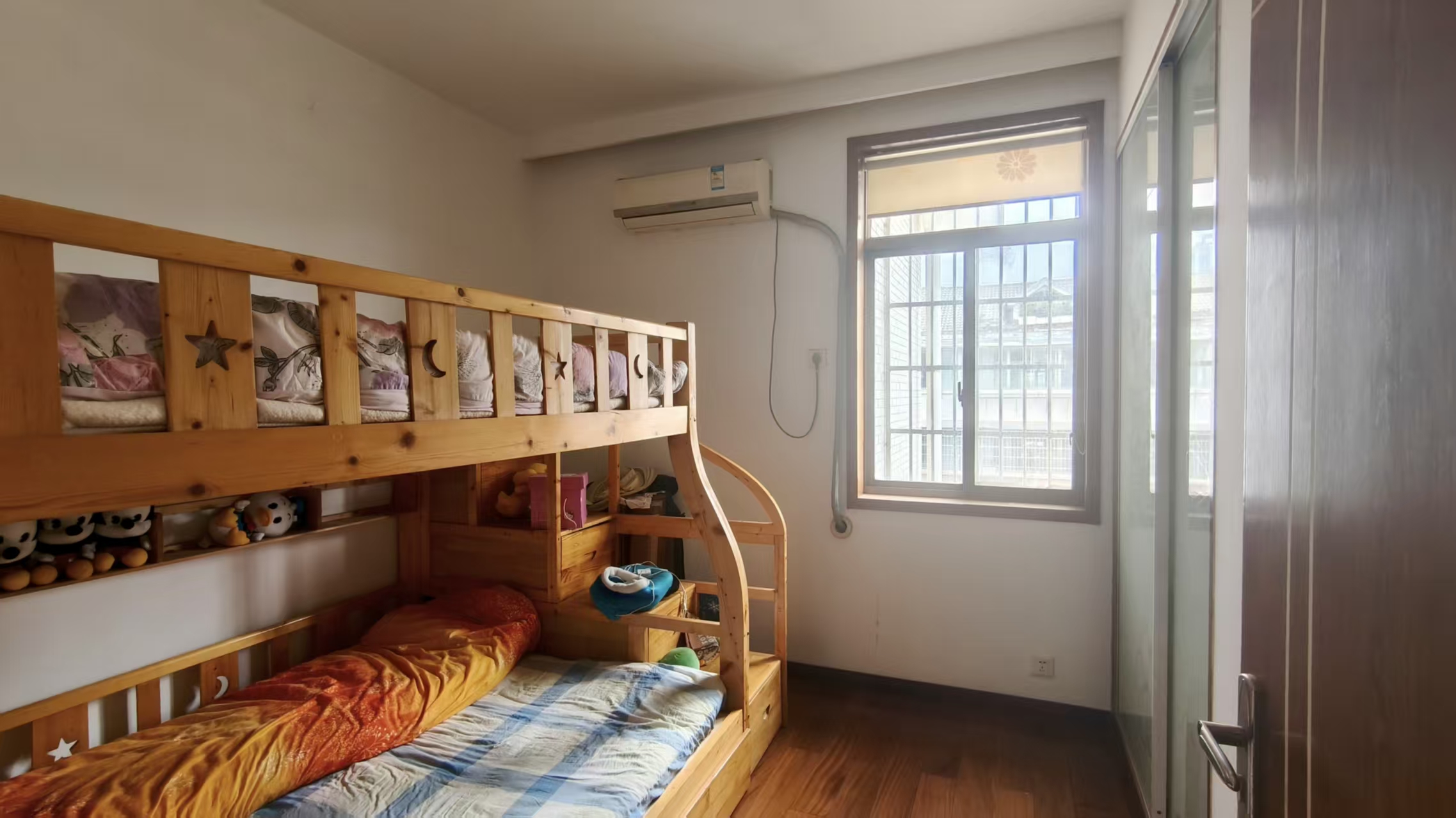 慧泽园(城院教师新村) 4室2厅2卫 68.8万 慧泽园(城院教师新村) 4室2厅2卫 68.8万室内图