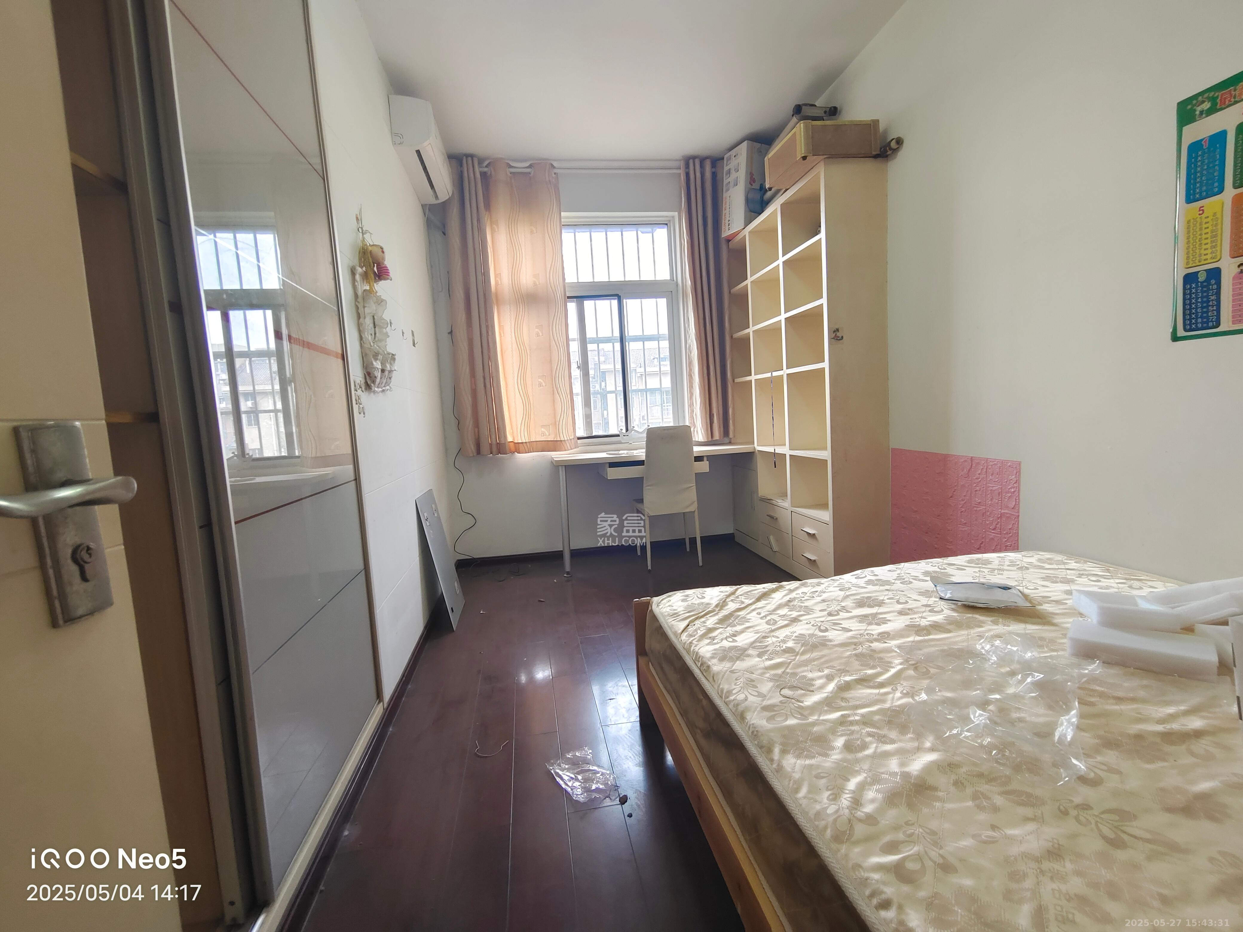 鄱阳小区  3室2厅2卫    2000.0元/月室内图