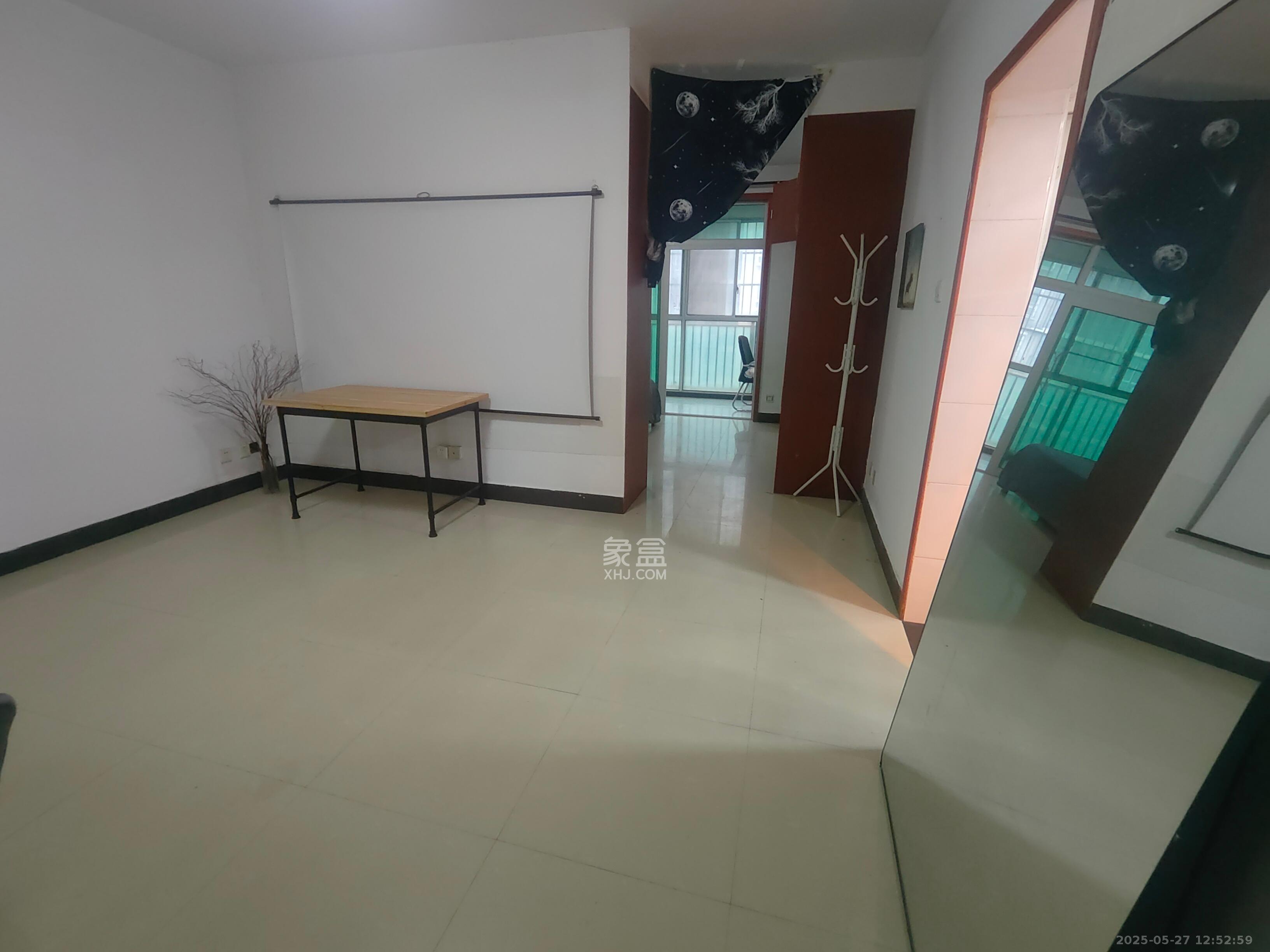 麓谷加州阳光  1室1厅1卫    1600.0元/月室内图