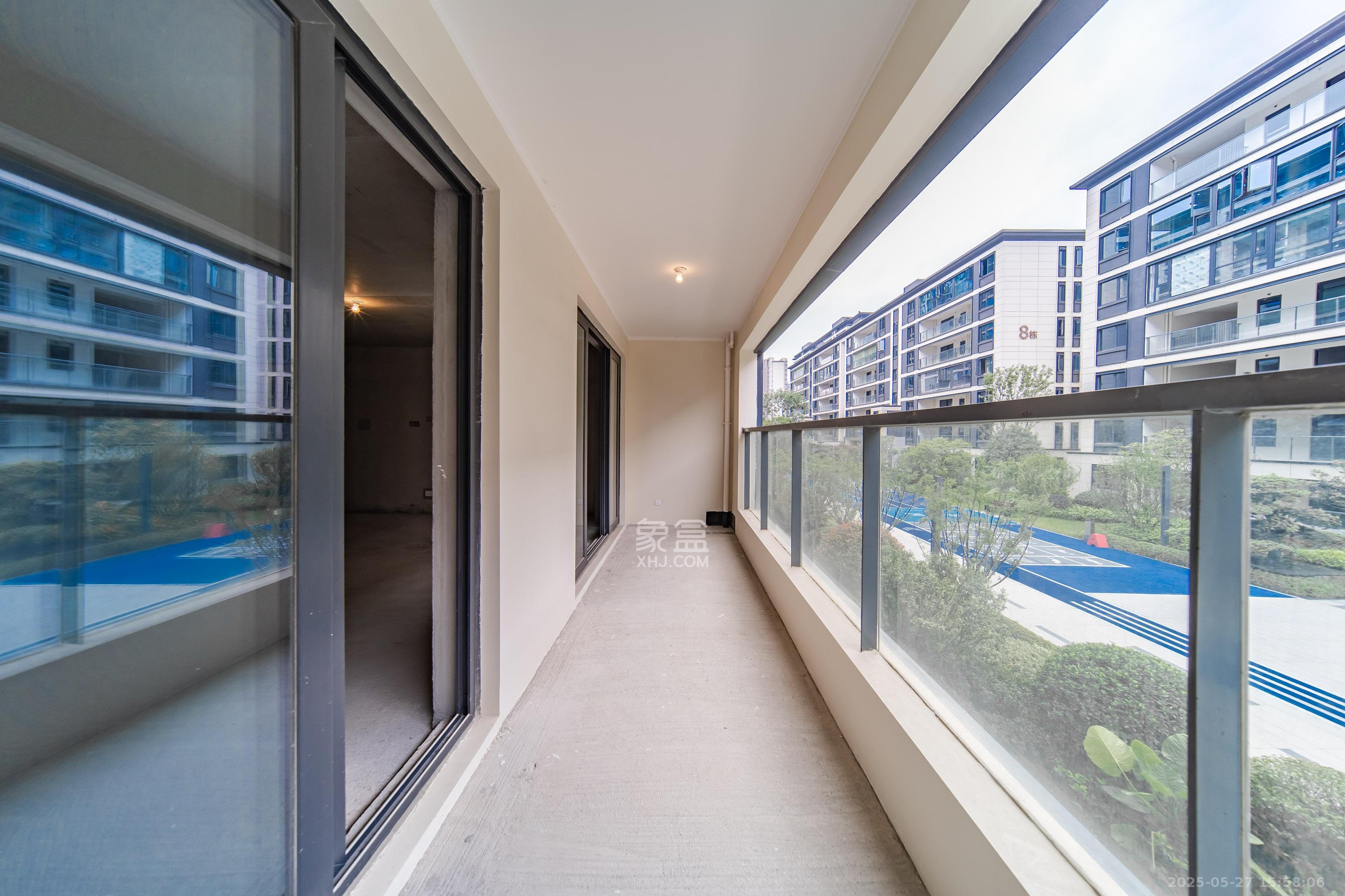 中建钰山湖  4室2厅2卫   352.00万阳台