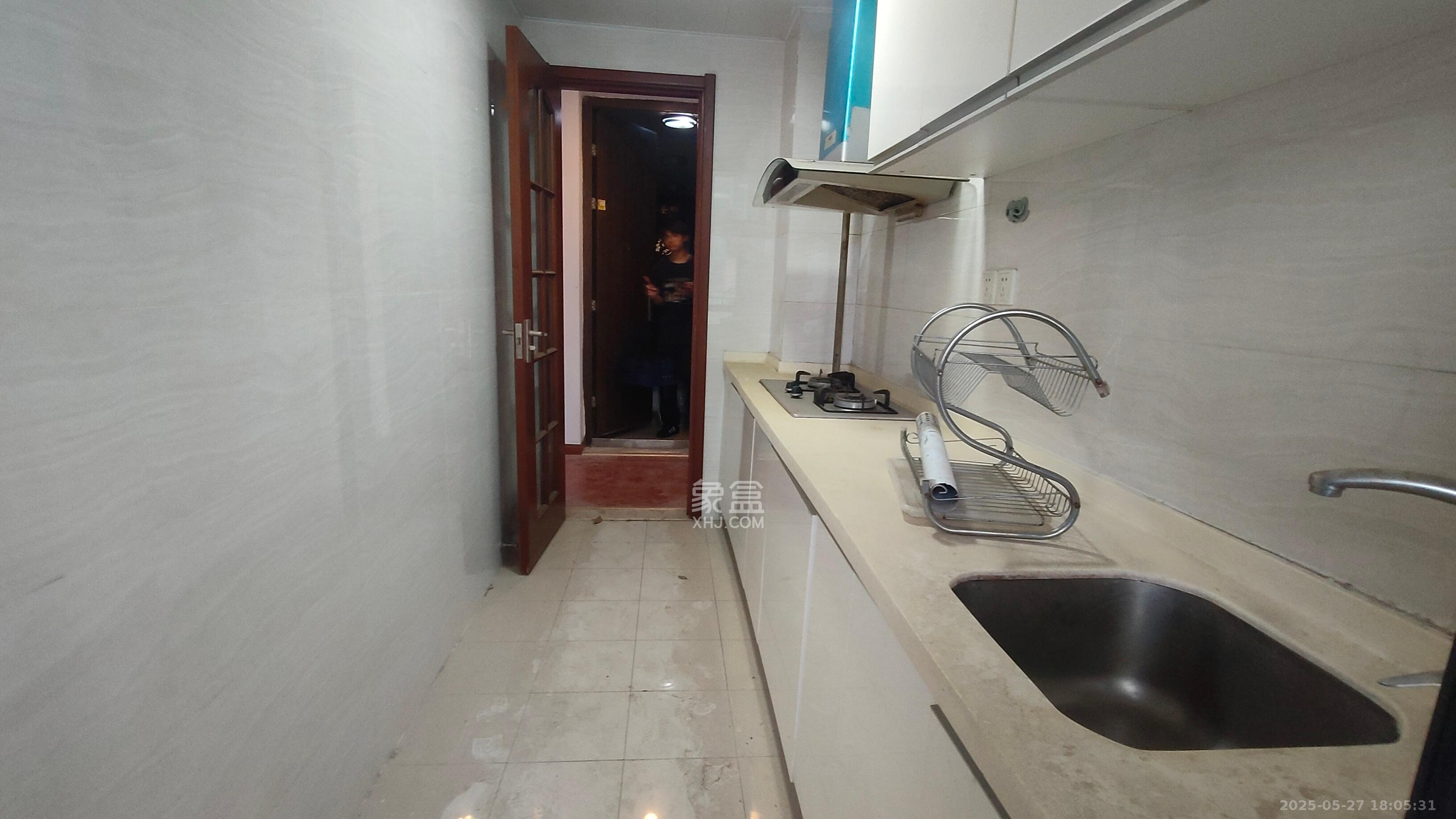 阳光100三期  2室2厅1卫    2300.0元/月 阳光100三期  2室2厅1卫    2300.0元/月室内图