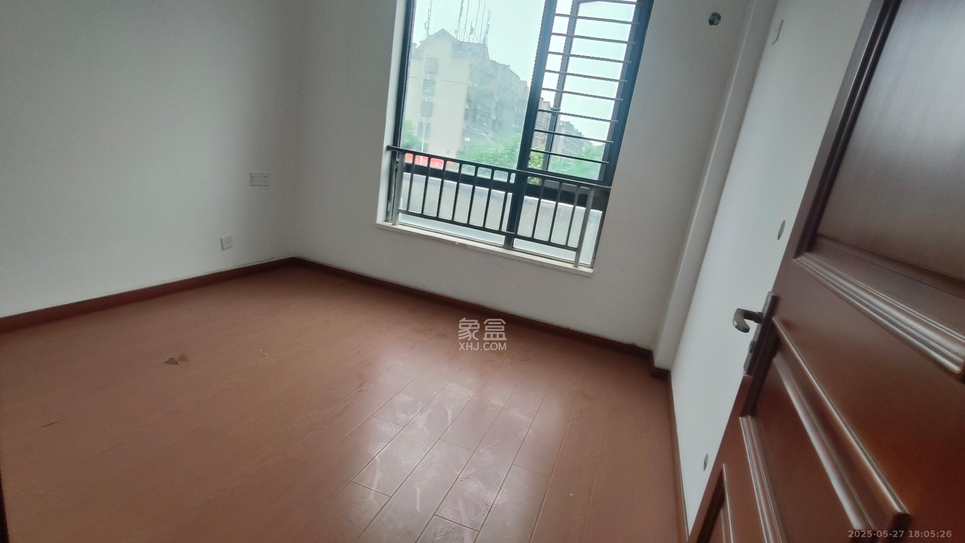 阳光100三期  2室2厅1卫    2300.0元/月 阳光100三期  2室2厅1卫    2300.0元/月室内图1