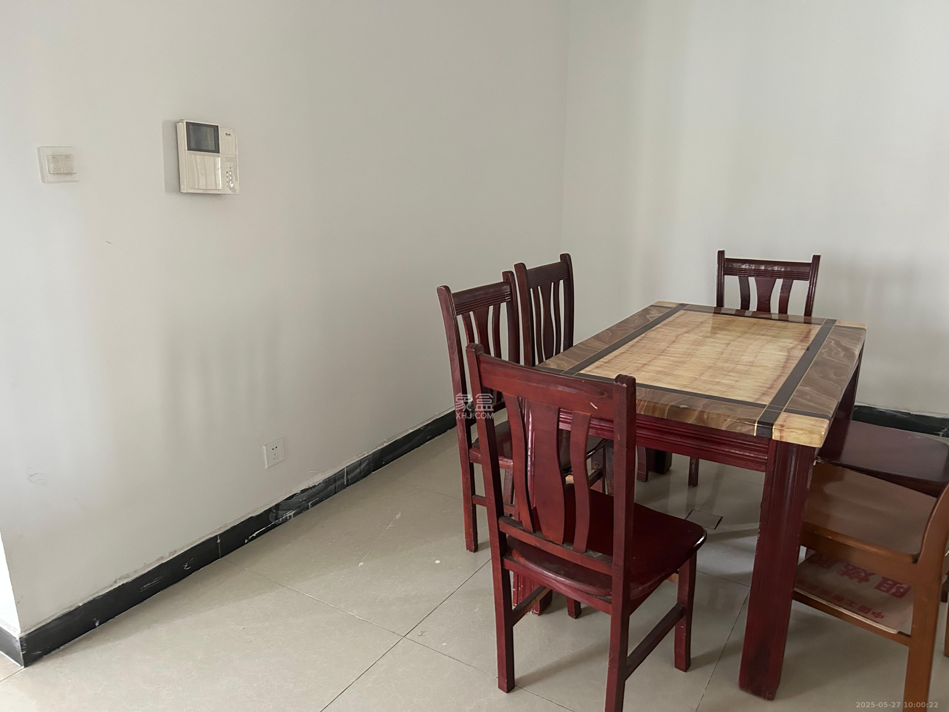 岳华嘉园 3室2厅2卫 2400.0元/月 岳华嘉园 3室2厅2卫 2400.0元/月室内图