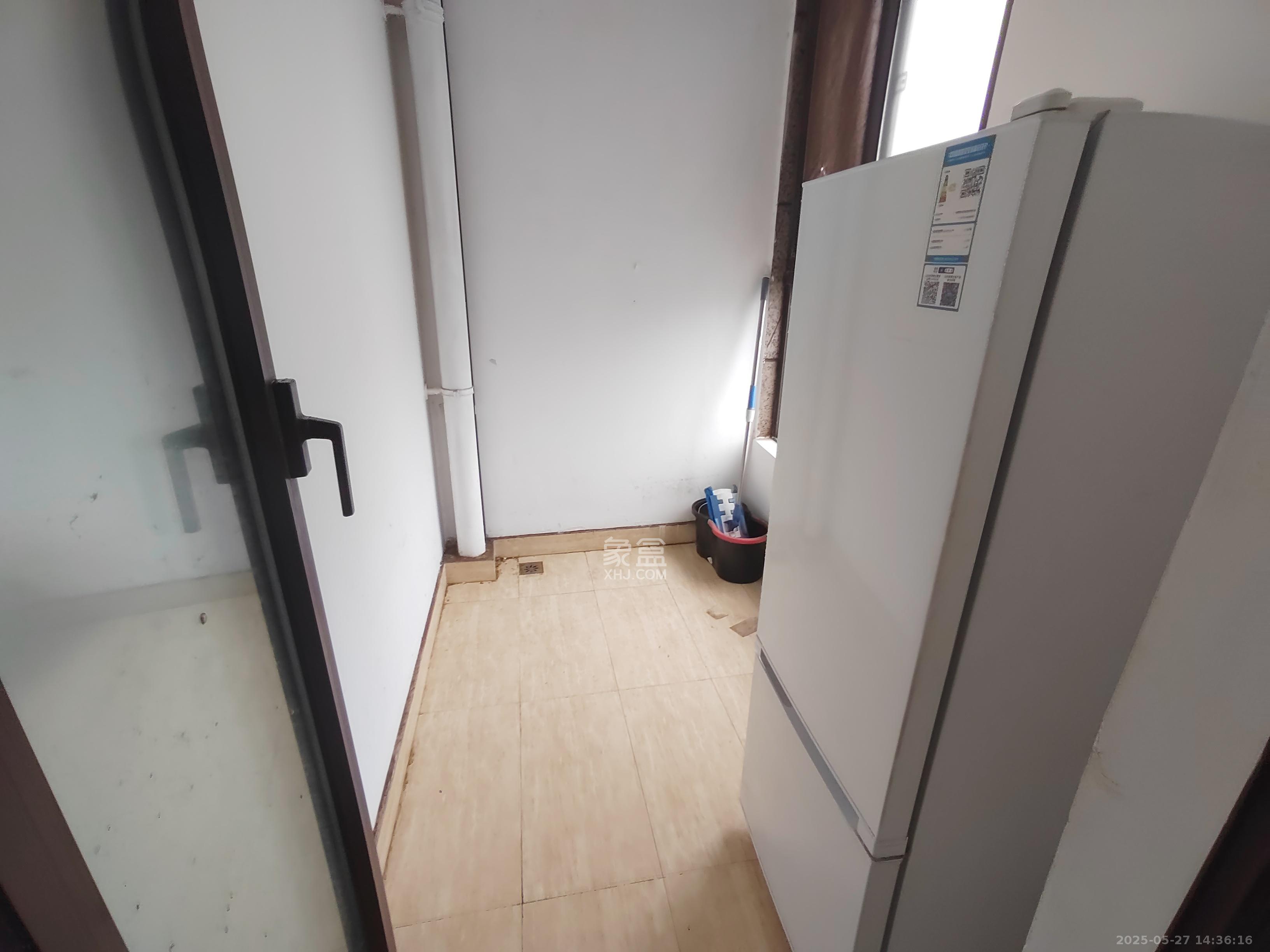 绿地中央广场  3室2厅2卫    3300.0元/月 绿地中央广场  3室2厅2卫    3300.0元/月室内图