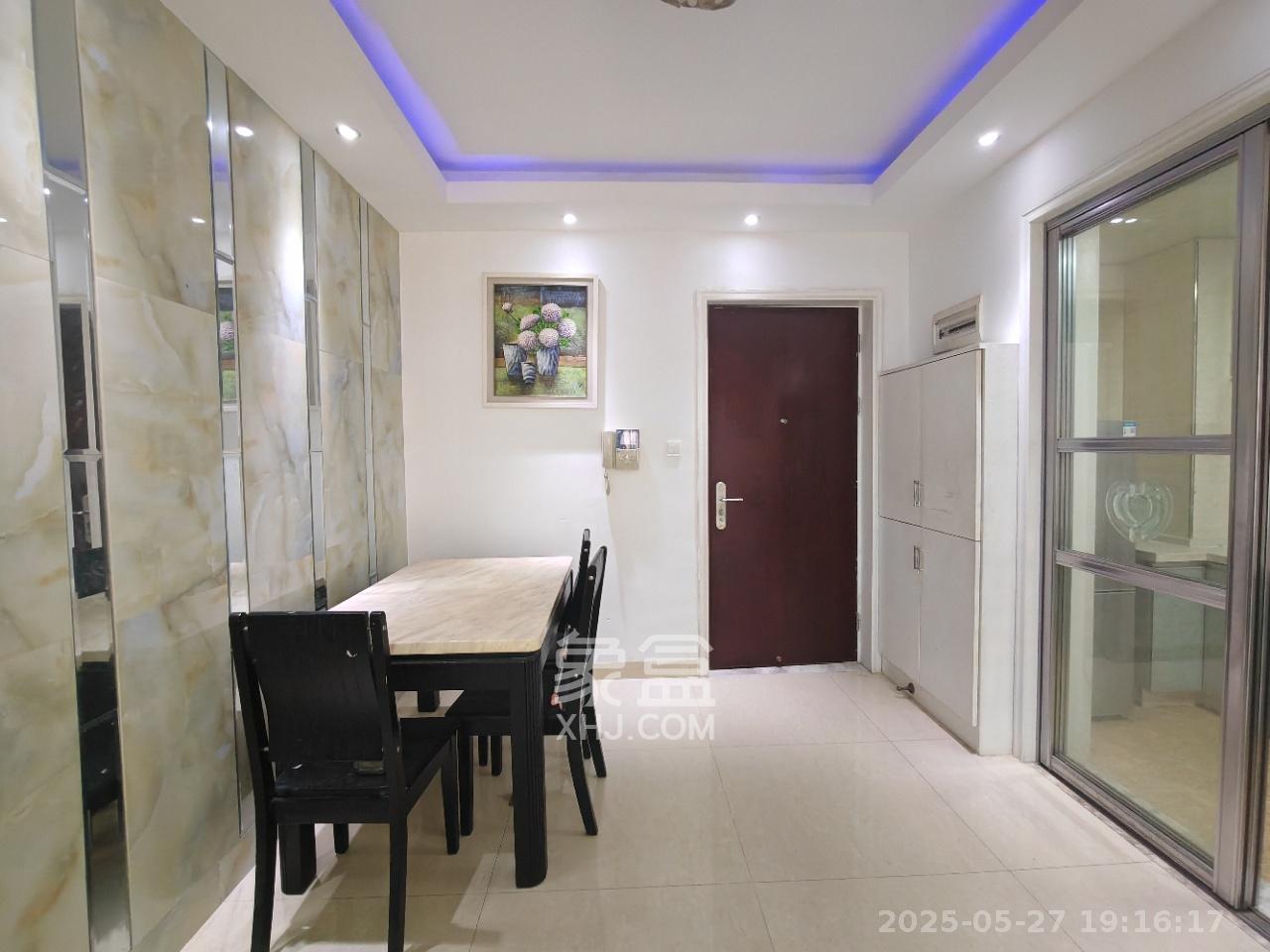 三一街区  3室2厅1卫   1900.00元/月室内图