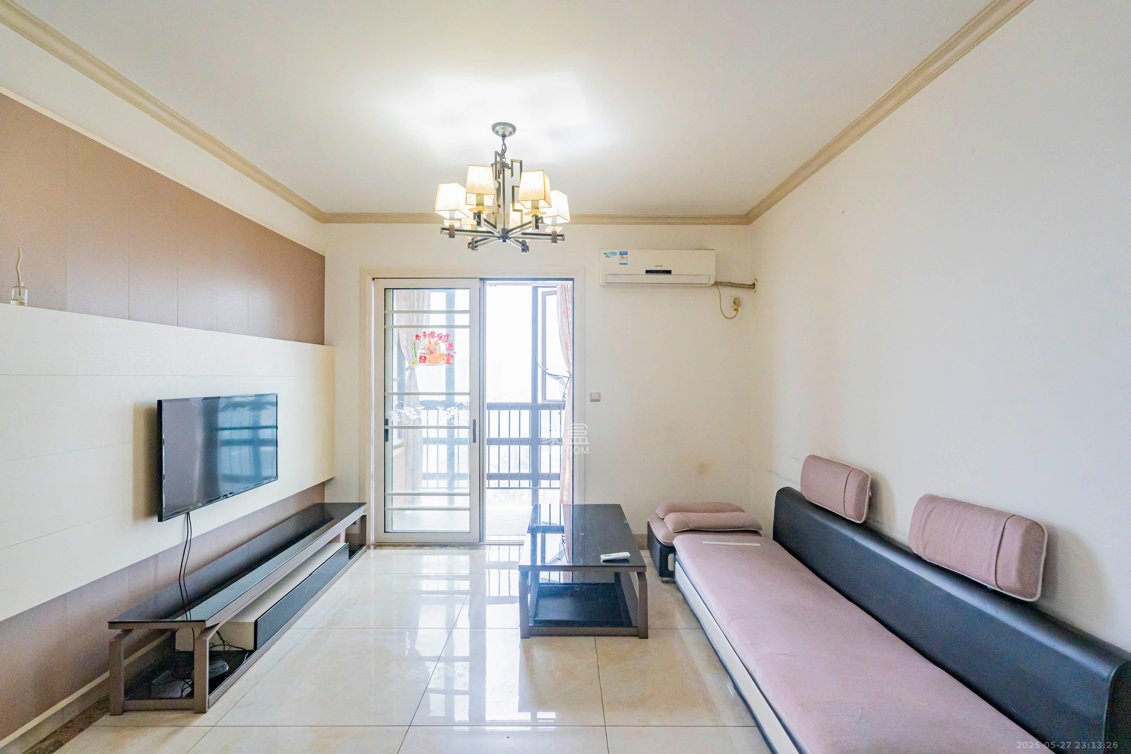 金土地第一湾 2室2厅1卫 56.0万 金土地第一湾 2室2厅1卫 56.0万客厅