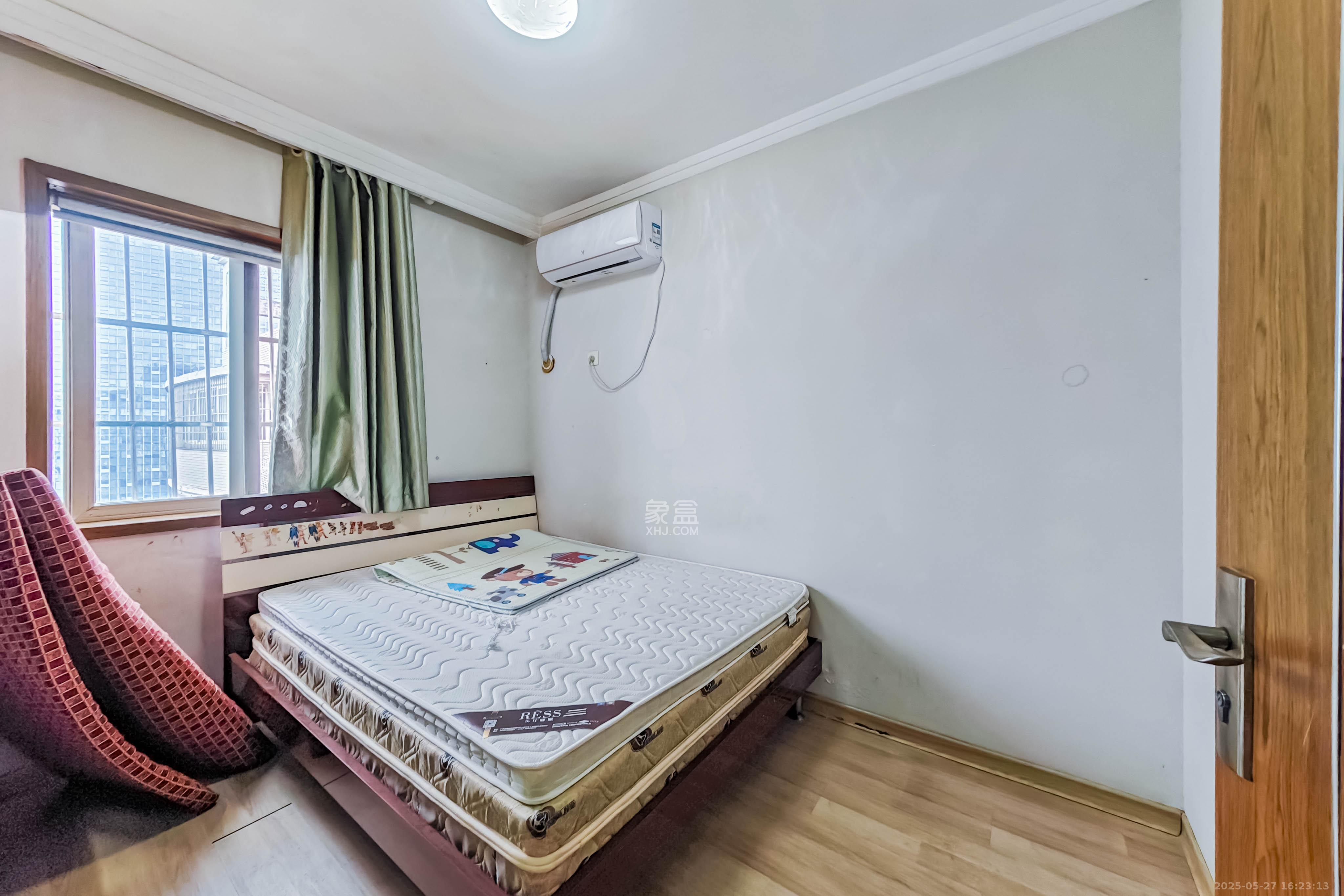 鑫兴佳园  2室2厅1卫    73.0万卧室