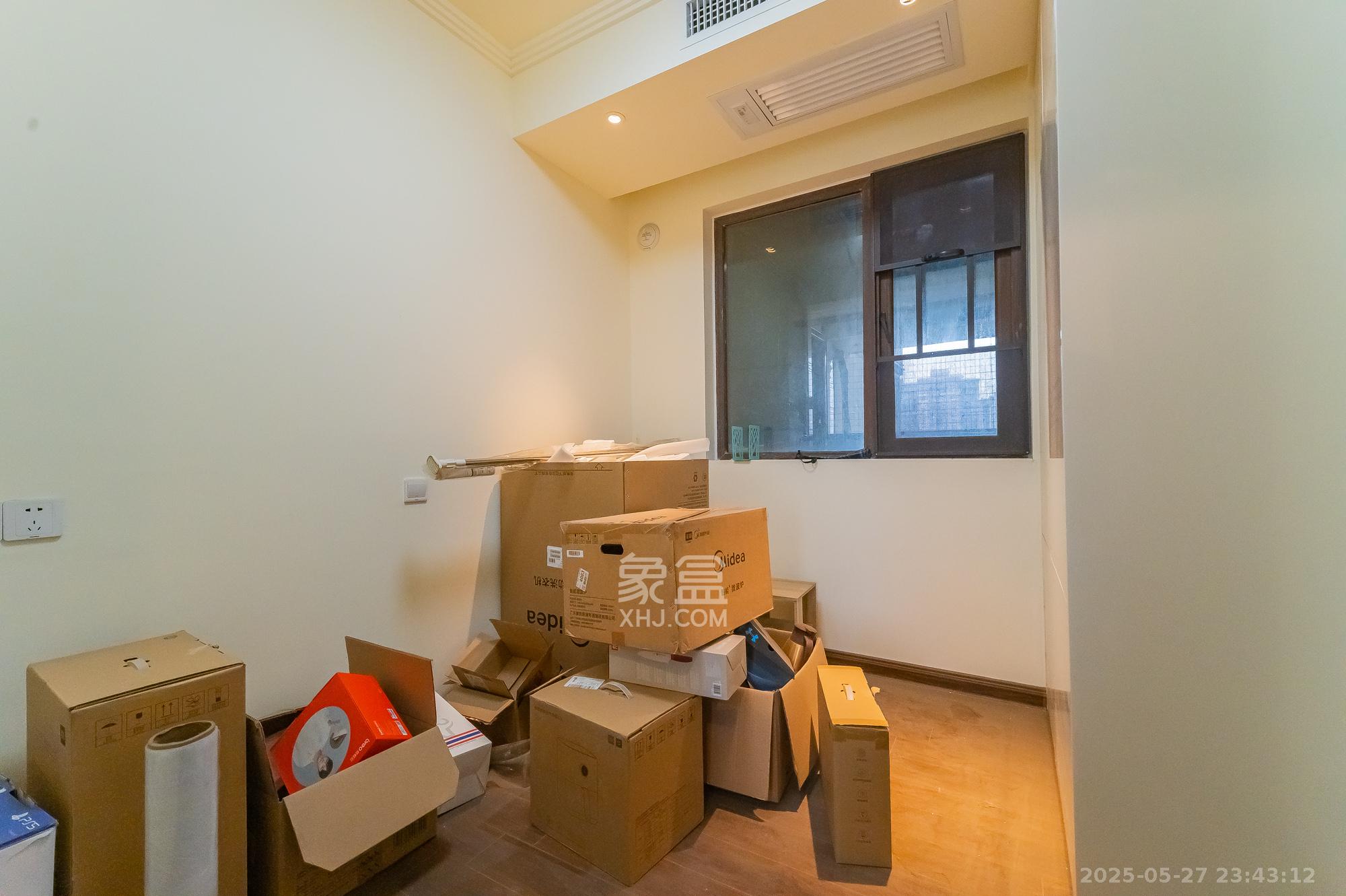 碧桂园中央花园 3室2厅2卫 80.0万 碧桂园中央花园 3室2厅2卫 80.0万卧室