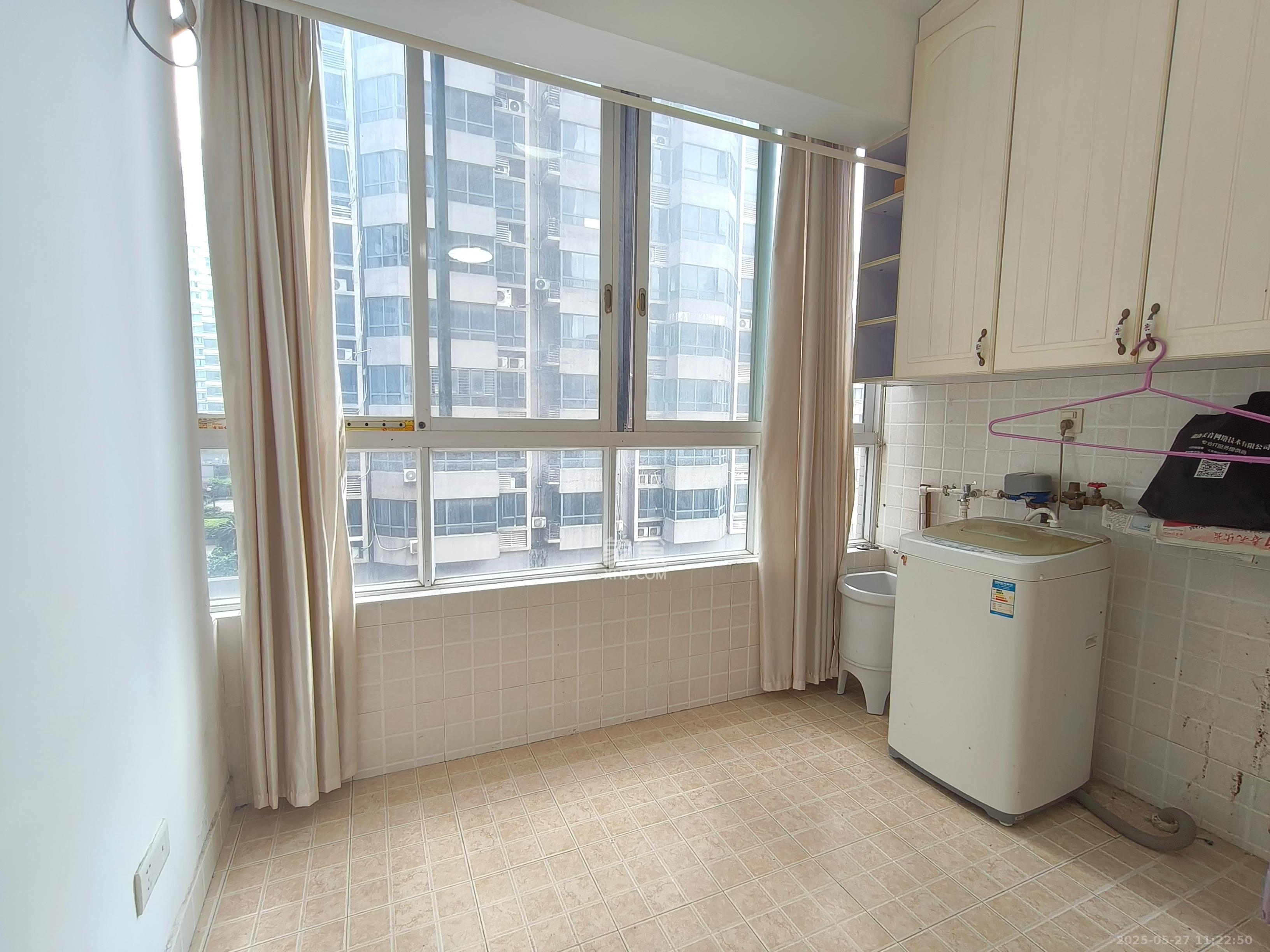 五一大道202(中环壹世界)  2室2厅1卫    3200.0元/月 五一大道202(中环壹世界)  2室2厅1卫    3200.0元/月室内图