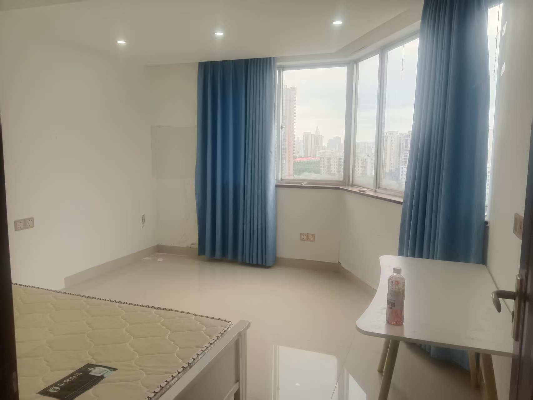 世贸中心 3室2厅1卫 3200.0元/月 世贸中心 3室2厅1卫 3200.0元/月室内图