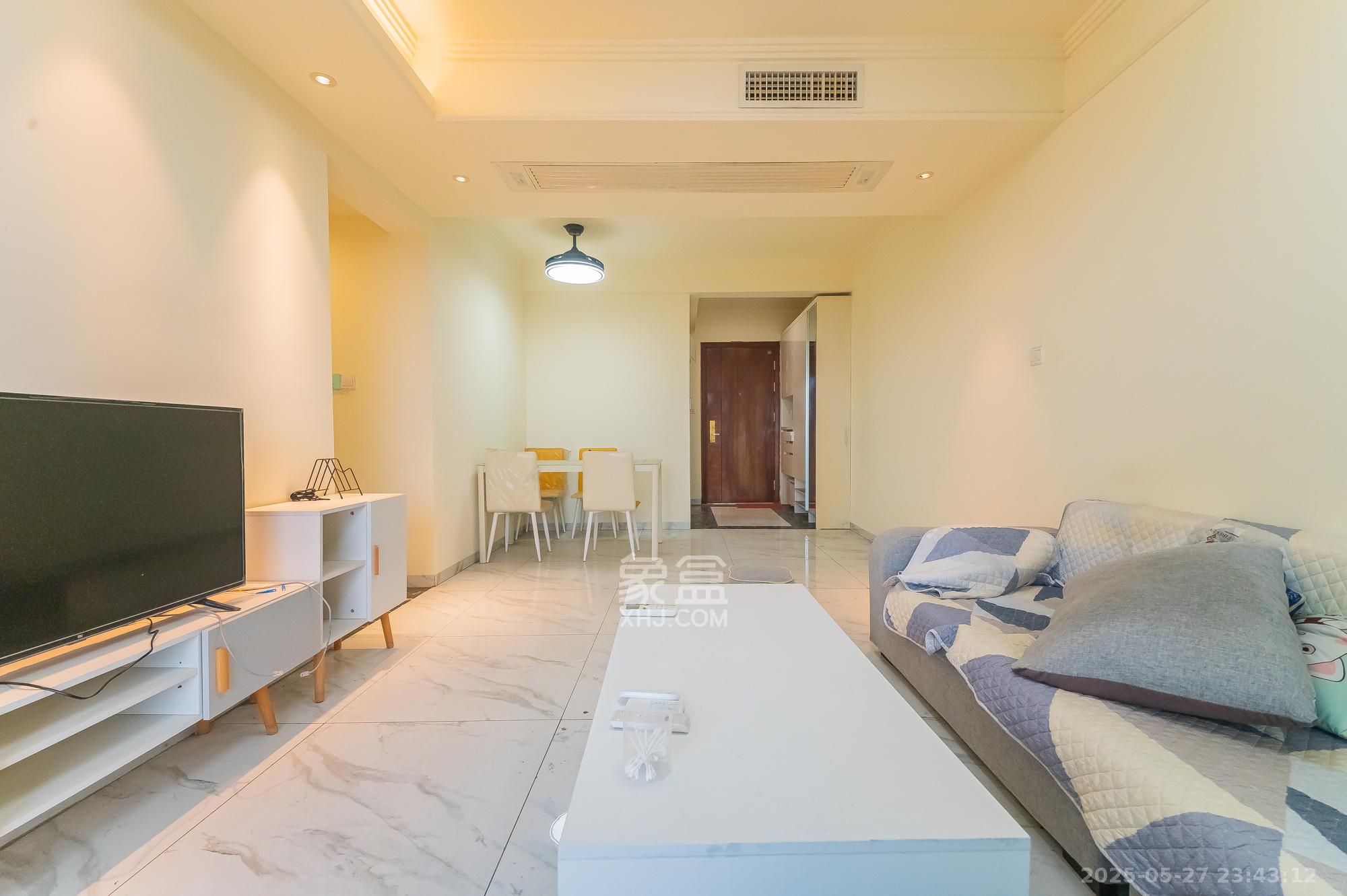 碧桂园中央花园 3室2厅2卫 80.0万 碧桂园中央花园 3室2厅2卫 80.0万客厅