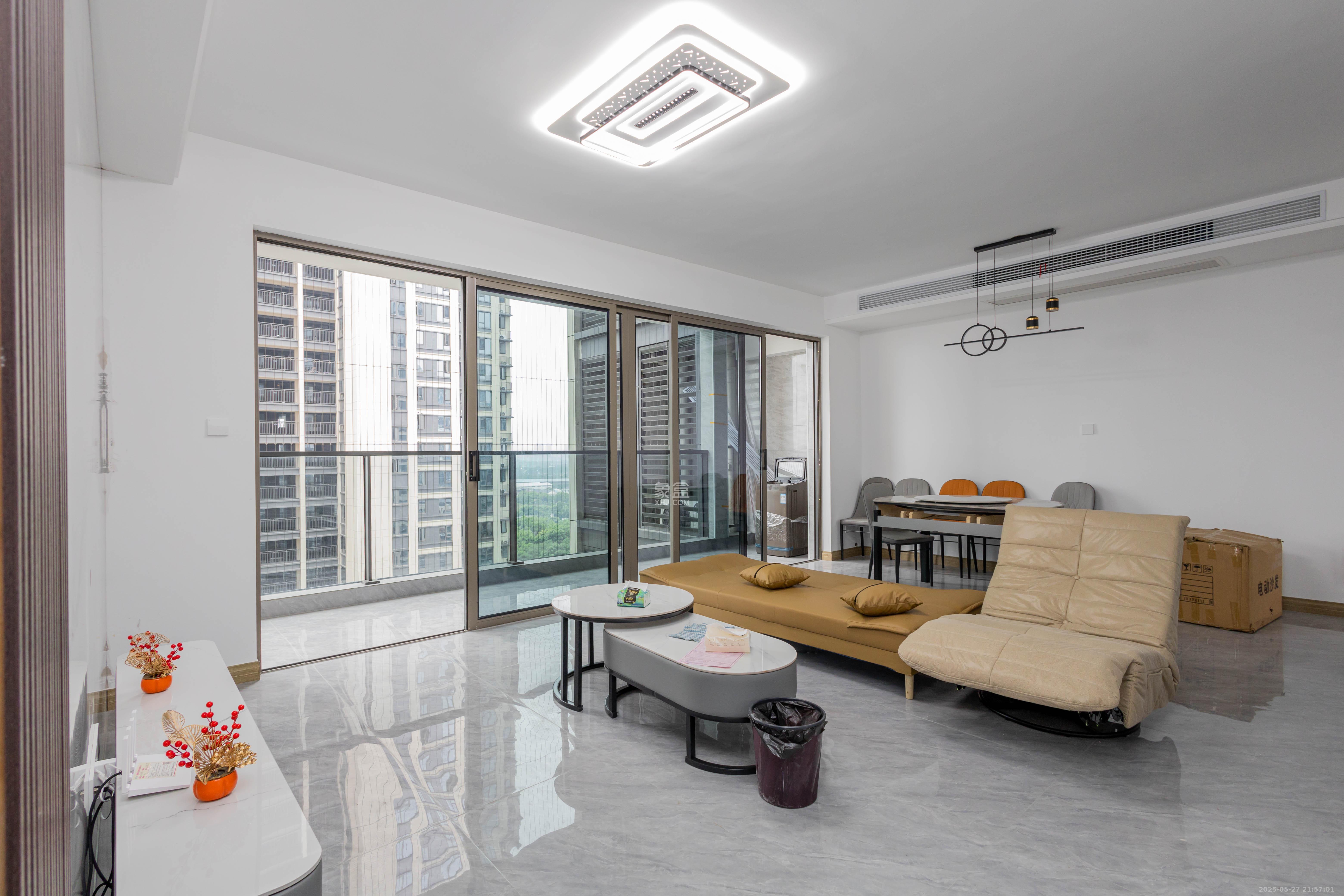 北控浩瀚 4室2厅2卫 98.0万 北控浩瀚 4室2厅2卫 98.0万客厅