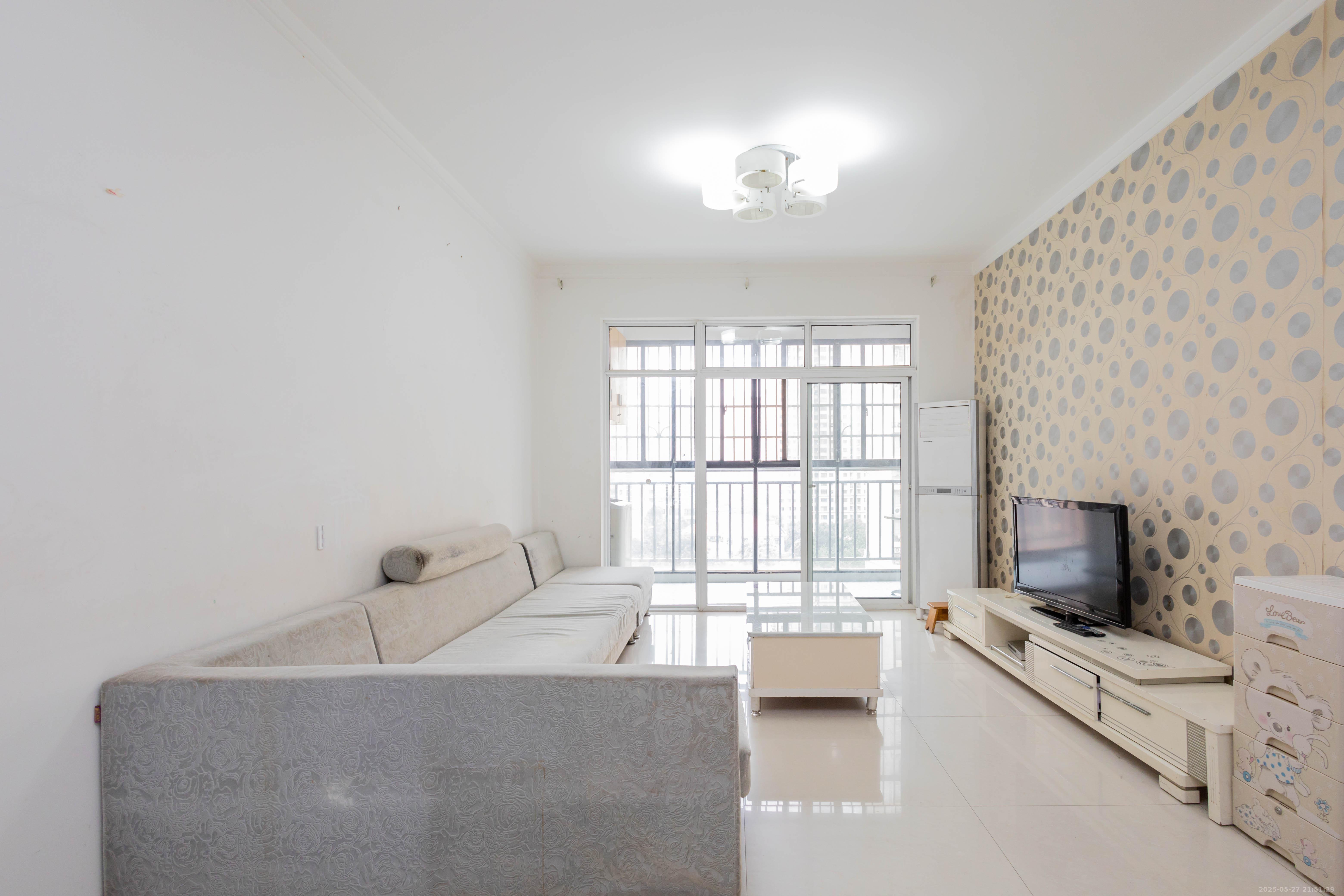 三景国际  3室2厅1卫    46.8万 三景国际  3室2厅1卫    46.8万客厅