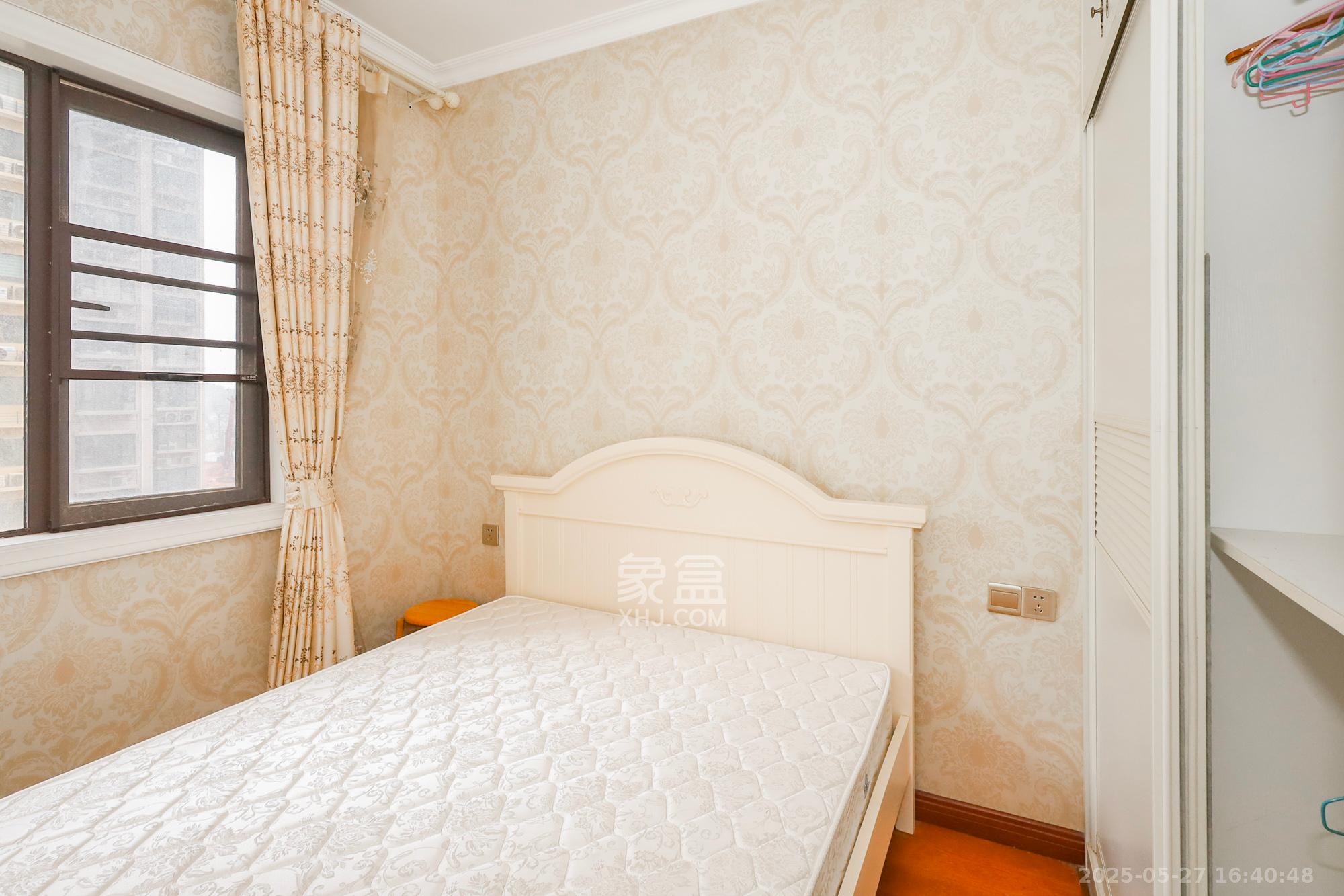 钰龙天下二期(钰龙佳园)  3室2厅2卫    235.0万 钰龙天下二期(钰龙佳园)  3室2厅2卫    235.0万卧室