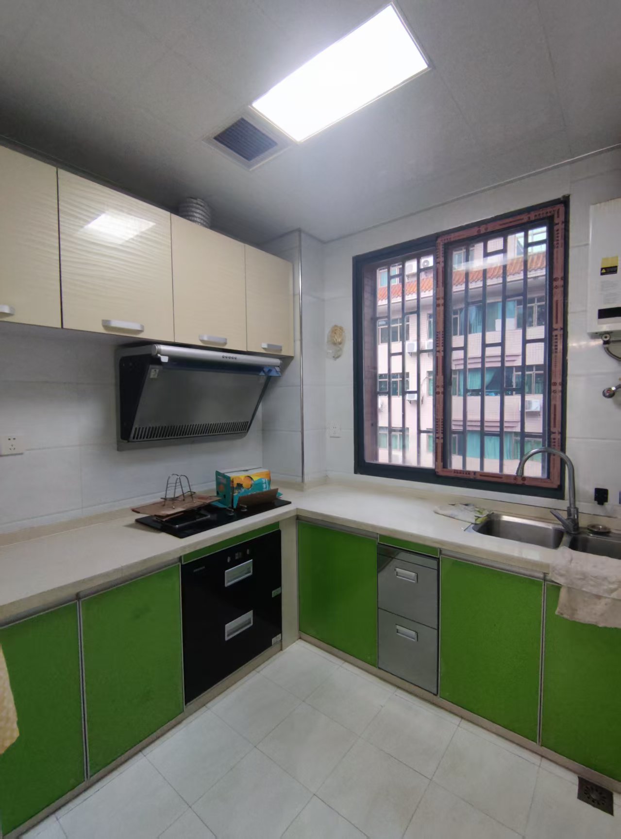 天酬尚筑 3室2厅2卫 2000.0元/月 天酬尚筑 3室2厅2卫 2000.0元/月室内图