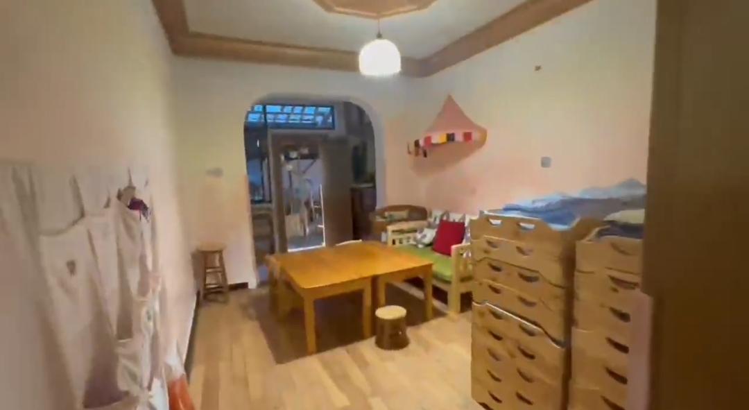 市中心医院家属区 3室2厅2卫 55.8万 市中心医院家属区 3室2厅2卫 55.8万客厅