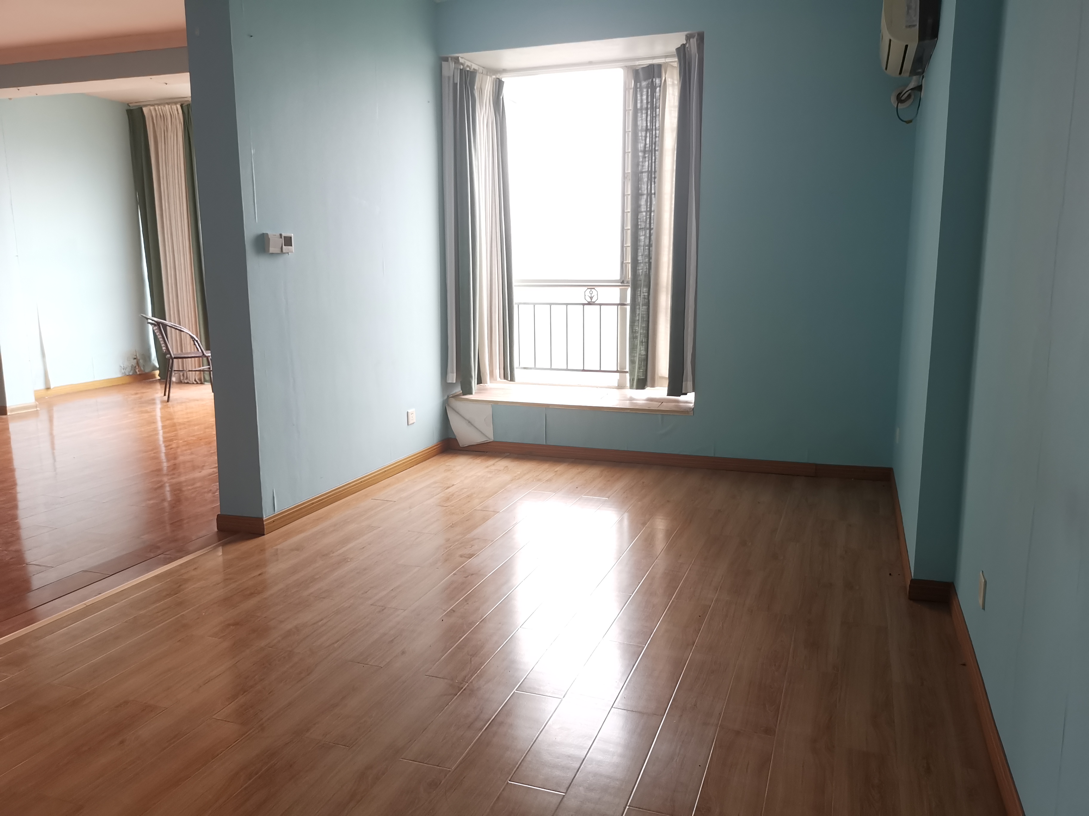 都市春天  3室2厅2卫    2200.0元/月 都市春天  3室2厅2卫    2200.0元/月室内图