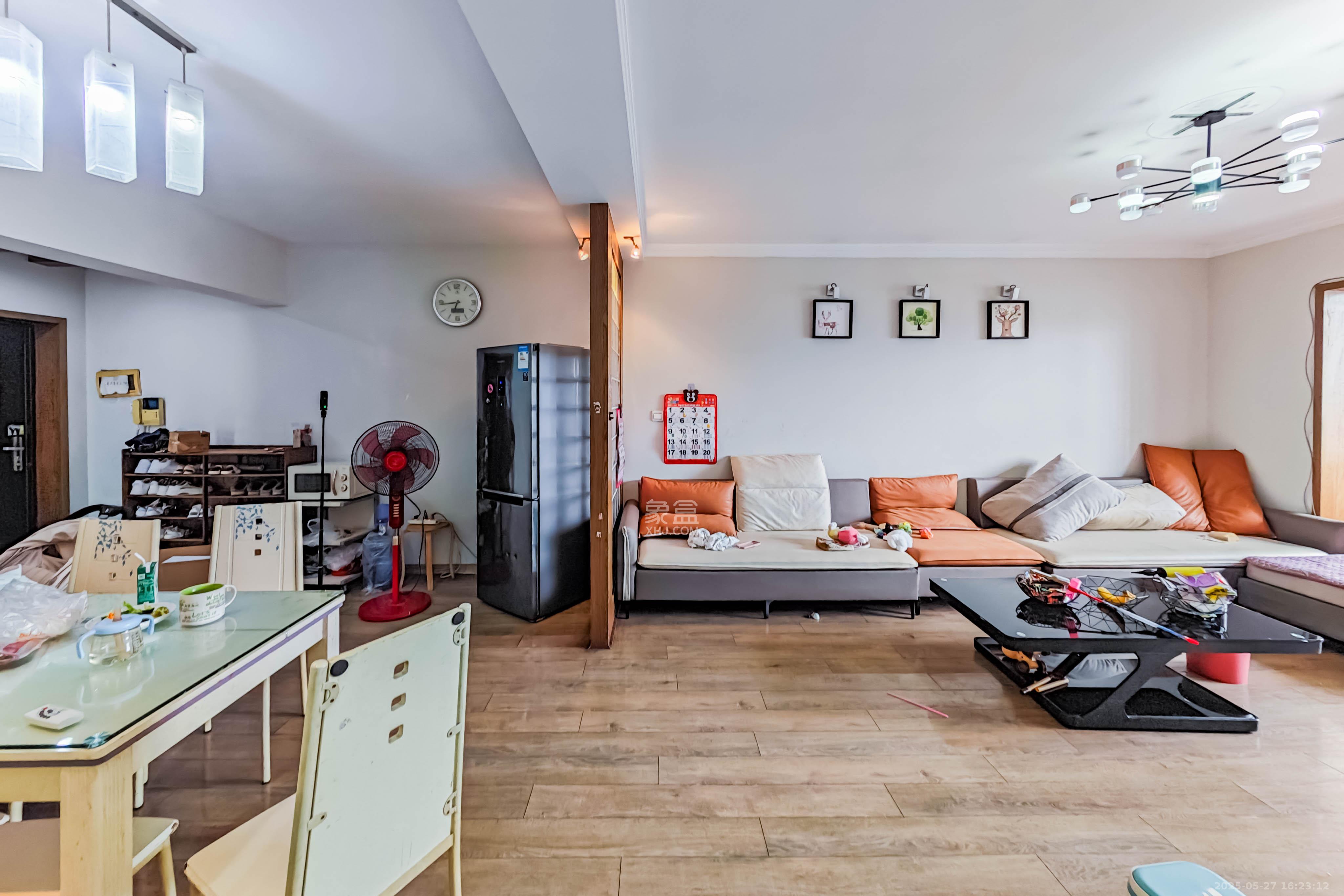 鑫兴佳园  2室2厅1卫    73.0万客厅