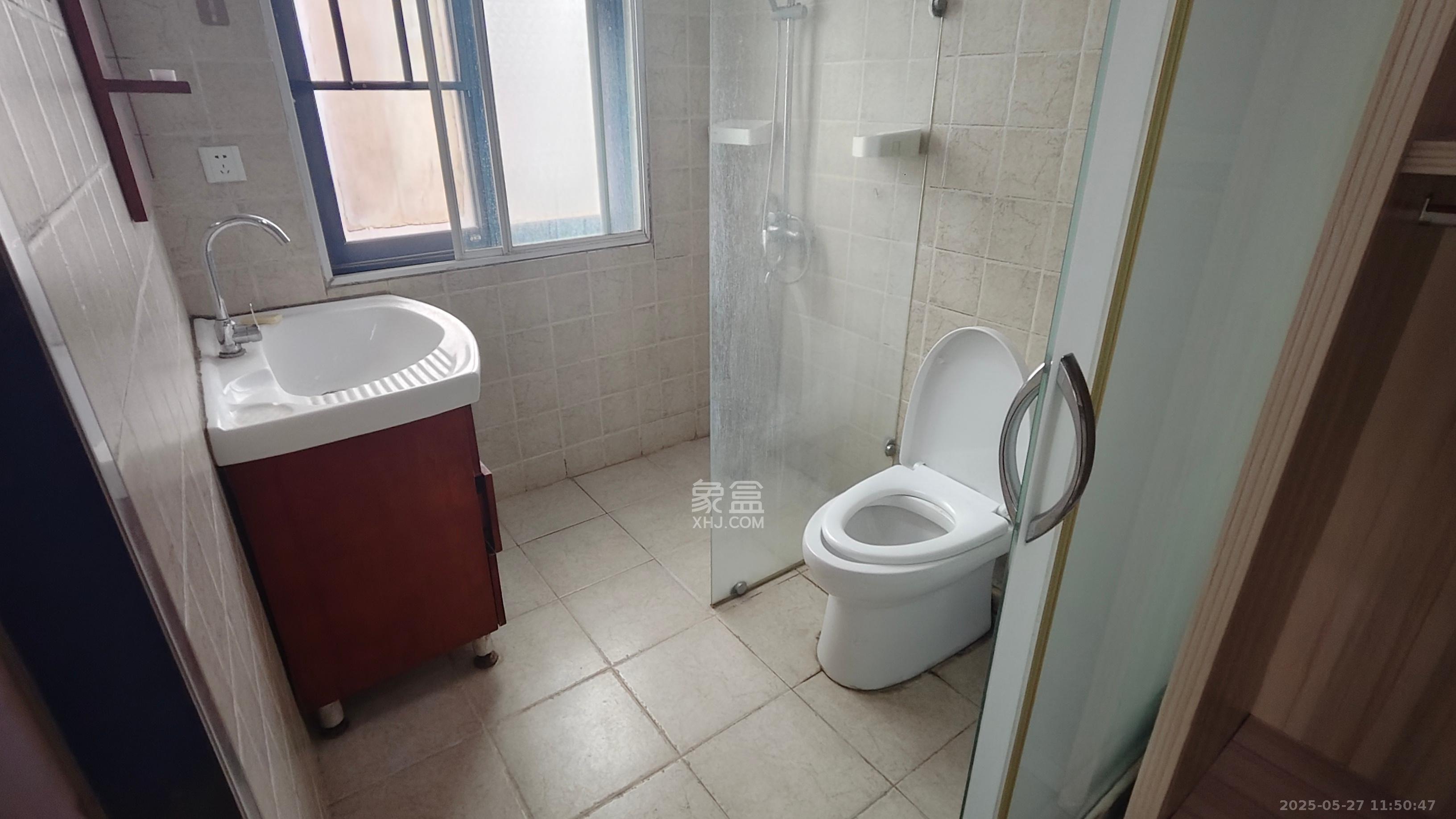 绿城桂花城 3室2厅2卫 2800.0元/月 绿城桂花城 3室2厅2卫 2800.0元/月室内图