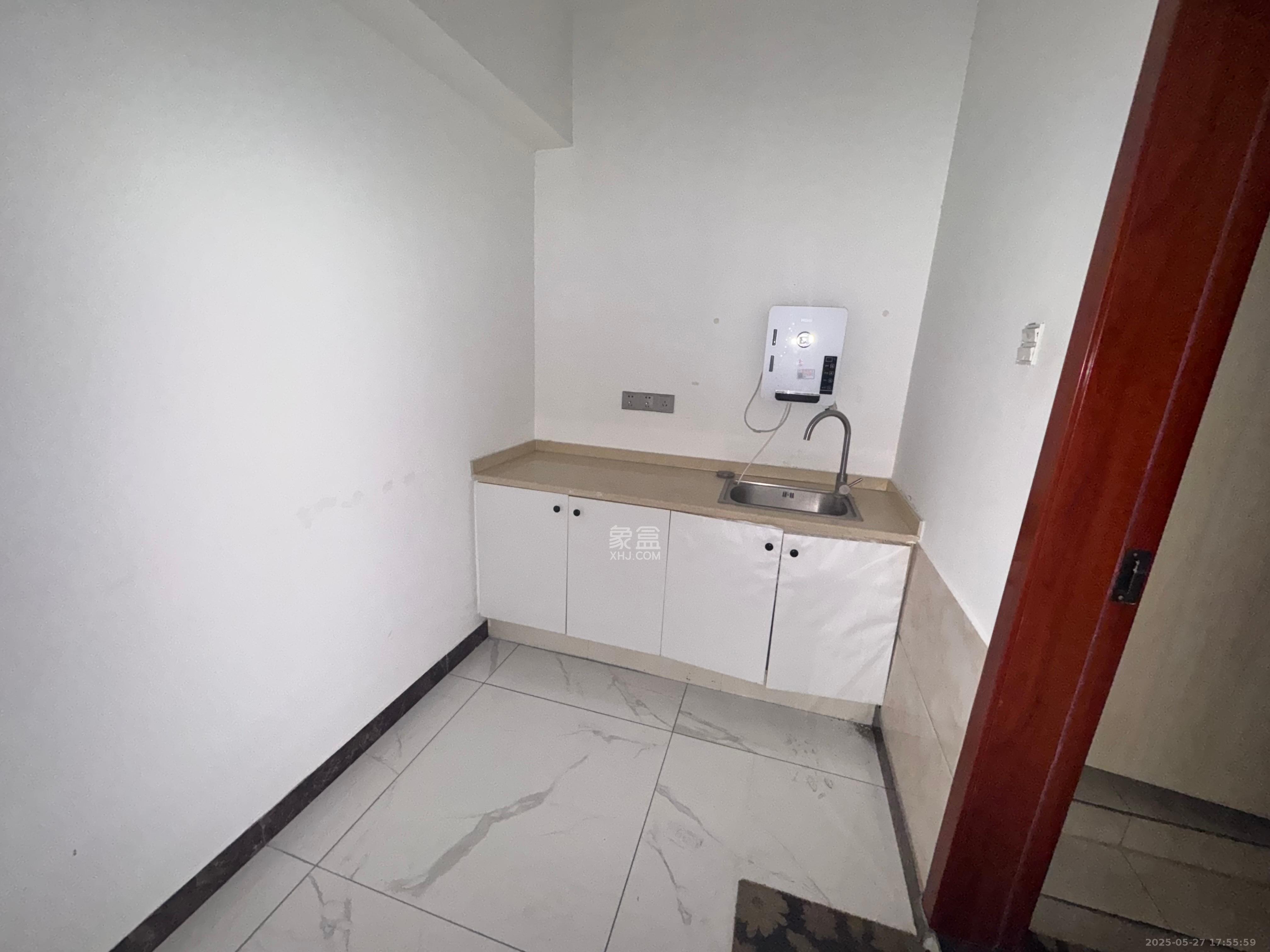 嘉盛国际广场  1室1厅1卫    7500.0元/月 嘉盛国际广场  1室1厅1卫    7500.0元/月室内图