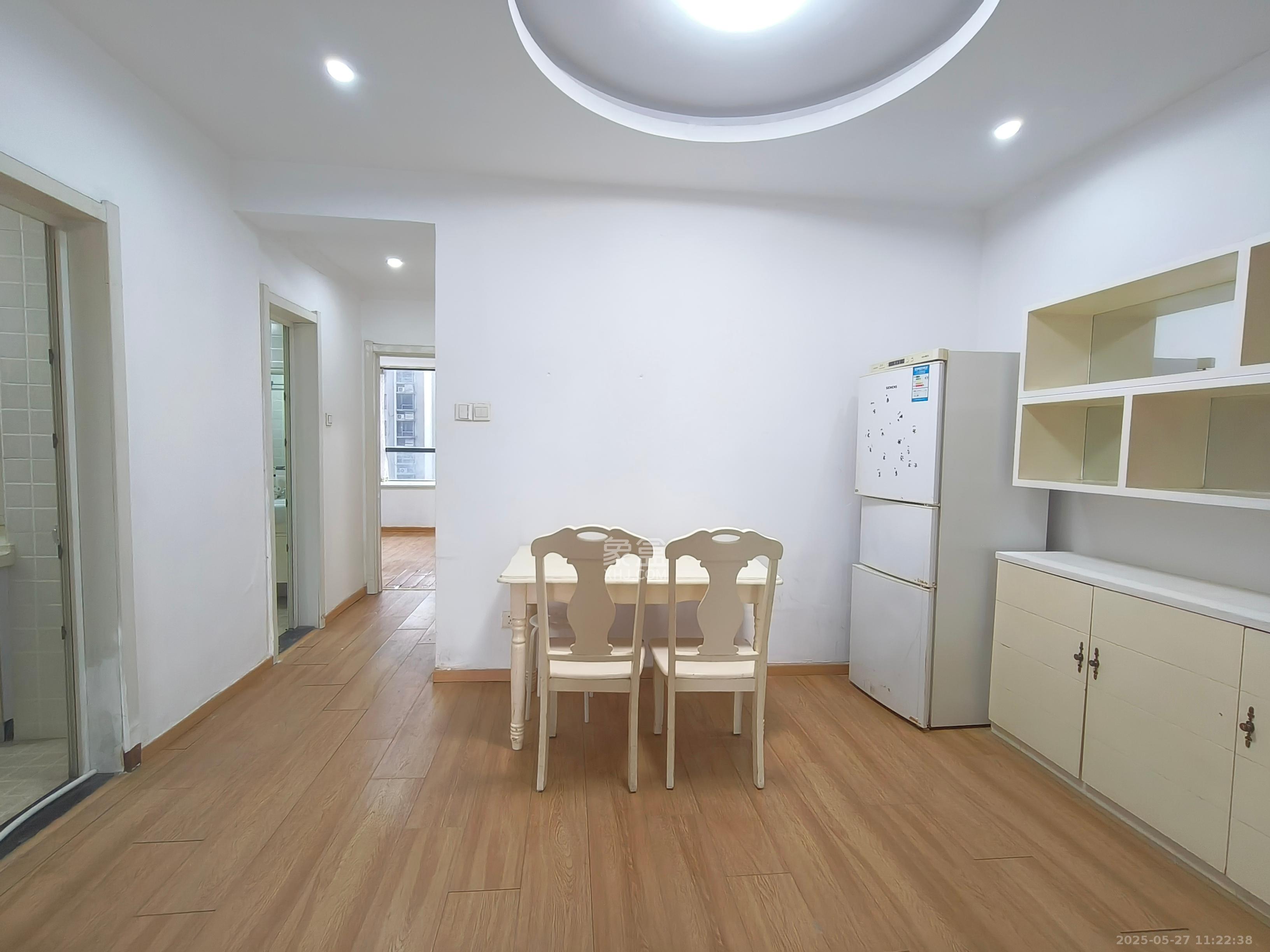 五一大道202(中环壹世界)  2室2厅1卫    3200.0元/月 五一大道202(中环壹世界)  2室2厅1卫    3200.0元/月室内图