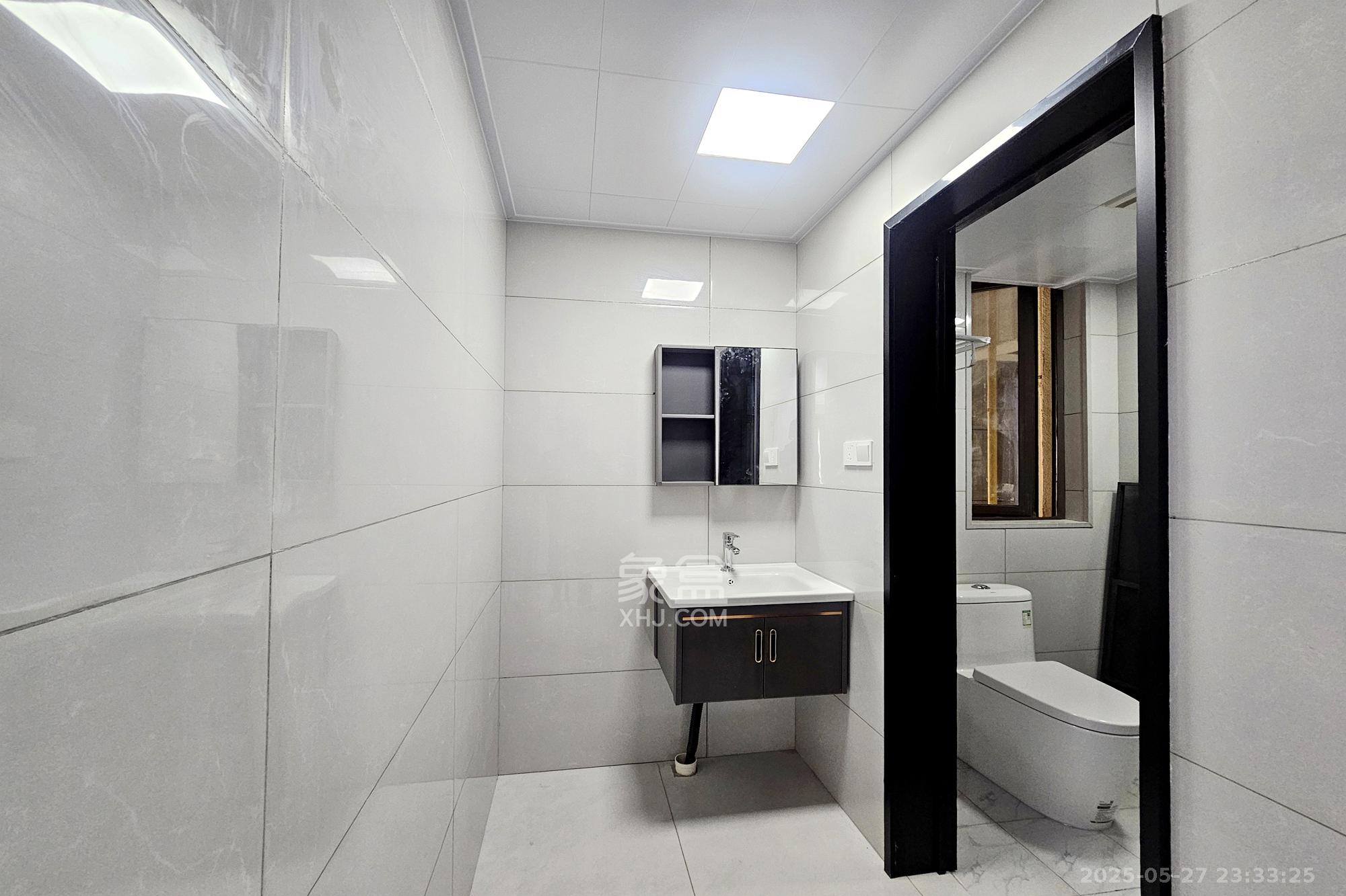 阳光城尚东湾蓝莓苑  3室2厅2卫    125.0万 阳光城尚东湾蓝莓苑  3室2厅2卫    125.0万卫生间