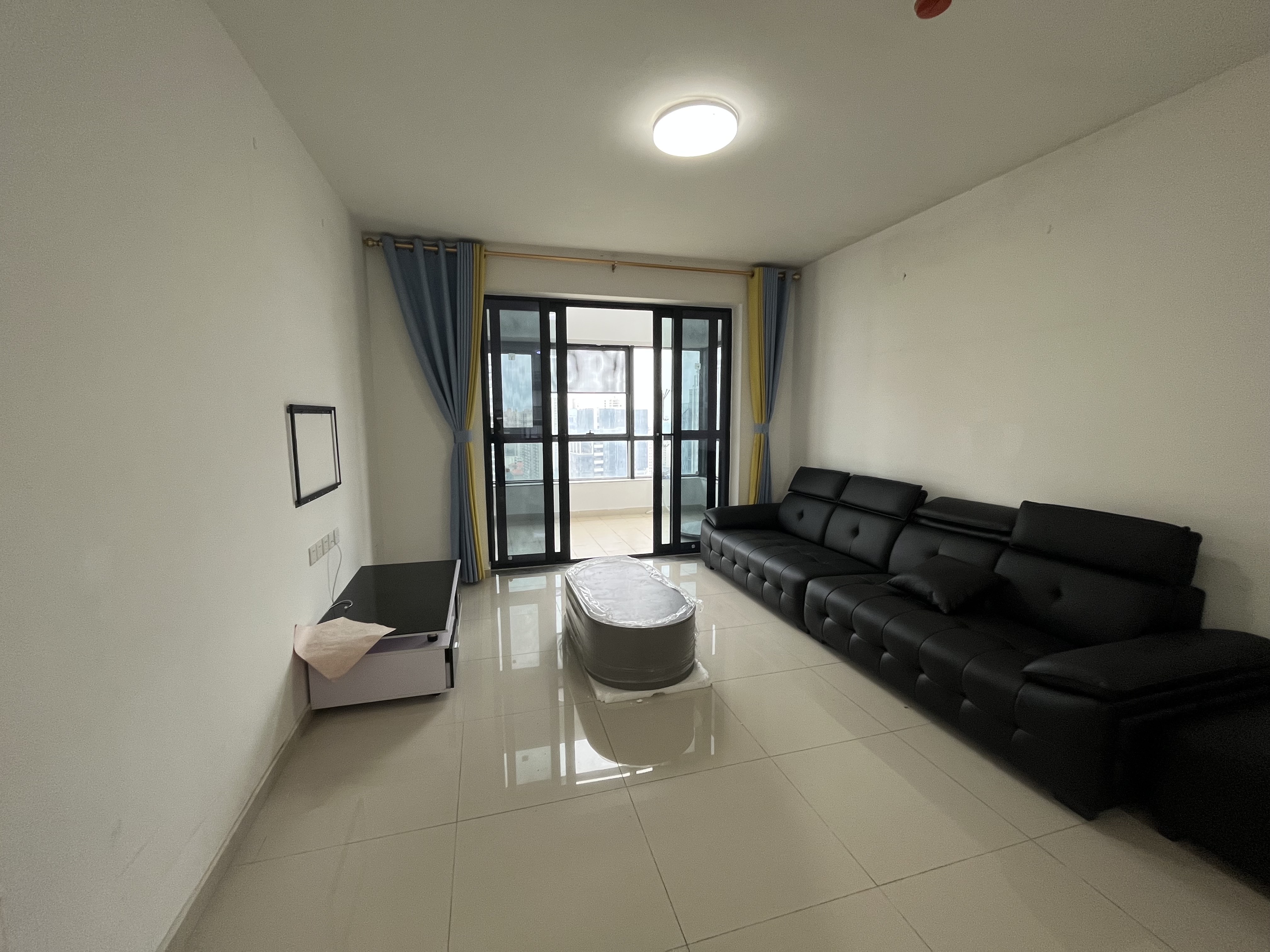 天地凤凰城 3室2厅1卫 3200.00元/月 天地凤凰城 3室2厅1卫 3200.00元/月室内图