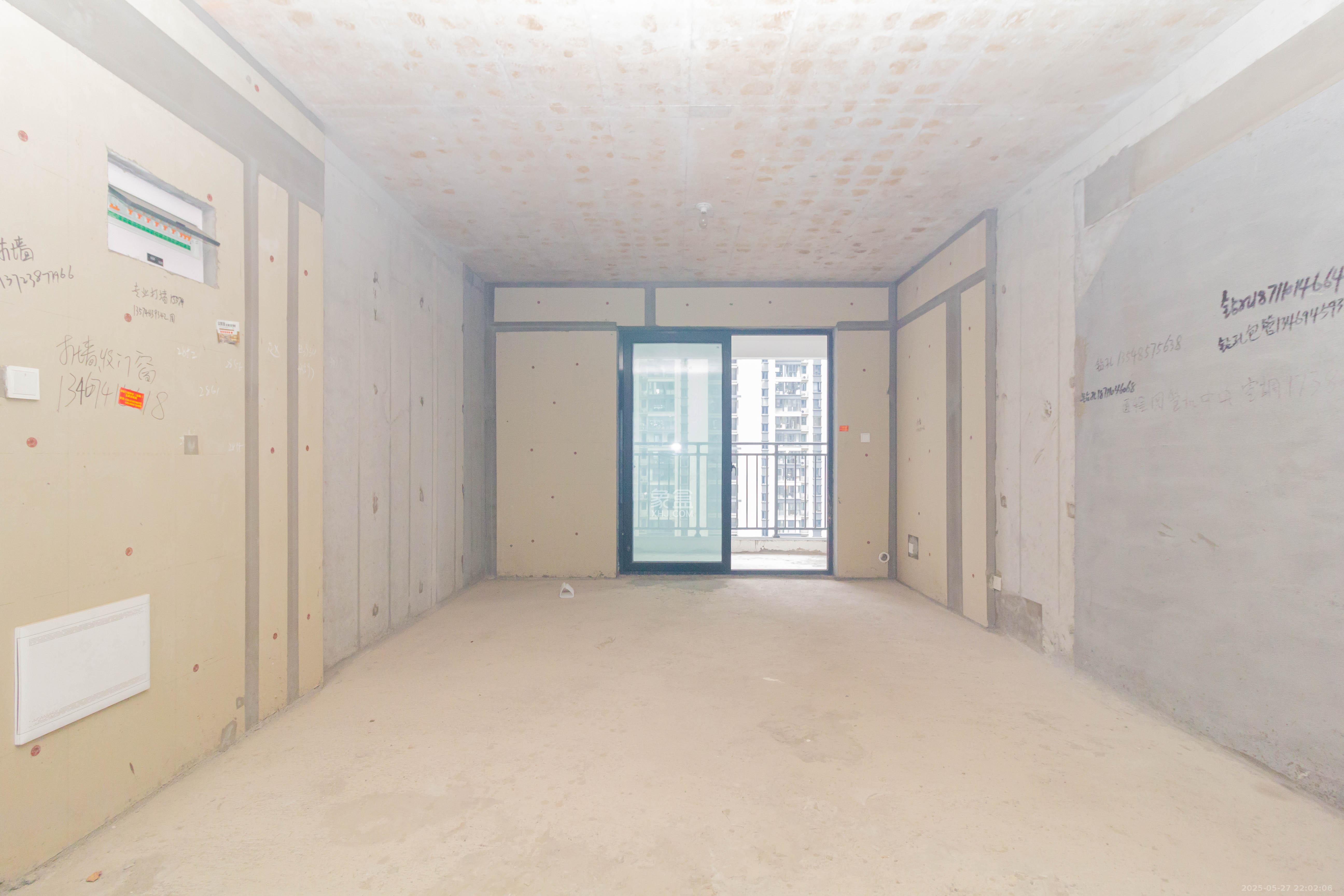 旭辉汇樾城  4室2厅2卫    98.0万 旭辉汇樾城  4室2厅2卫    98.0万客厅