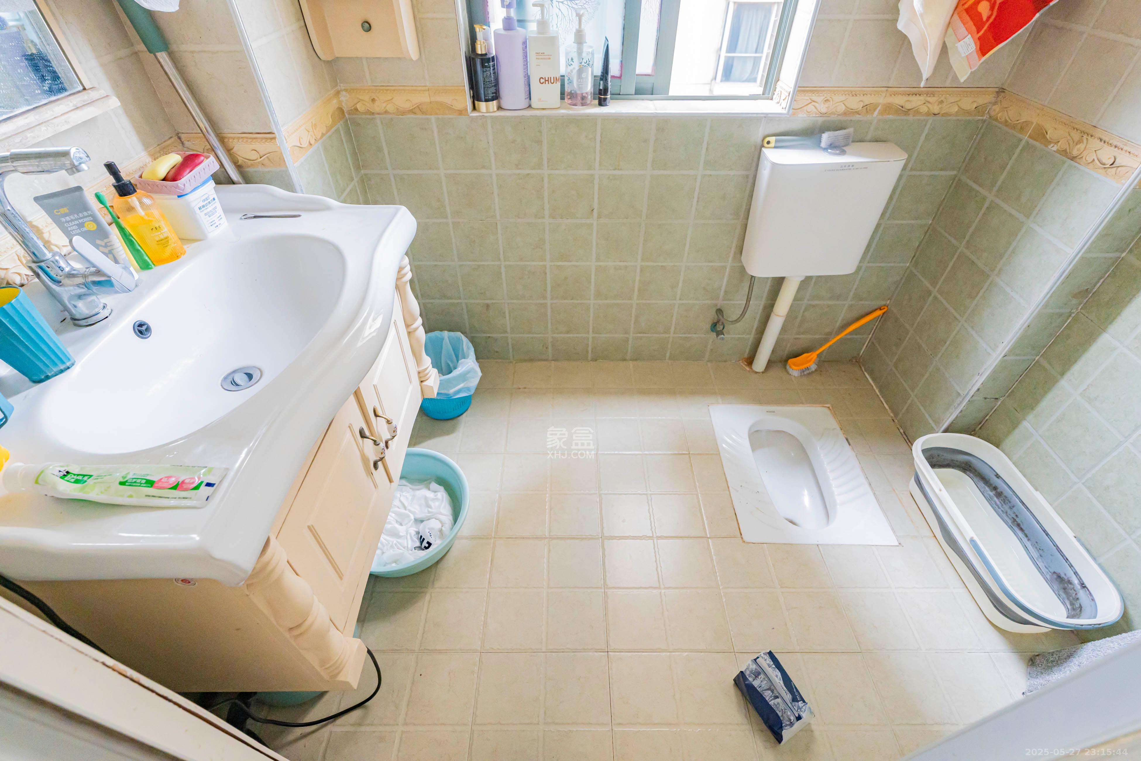 雄新水印廊桥（雄新华府）  2室2厅1卫   70.00万卫生间