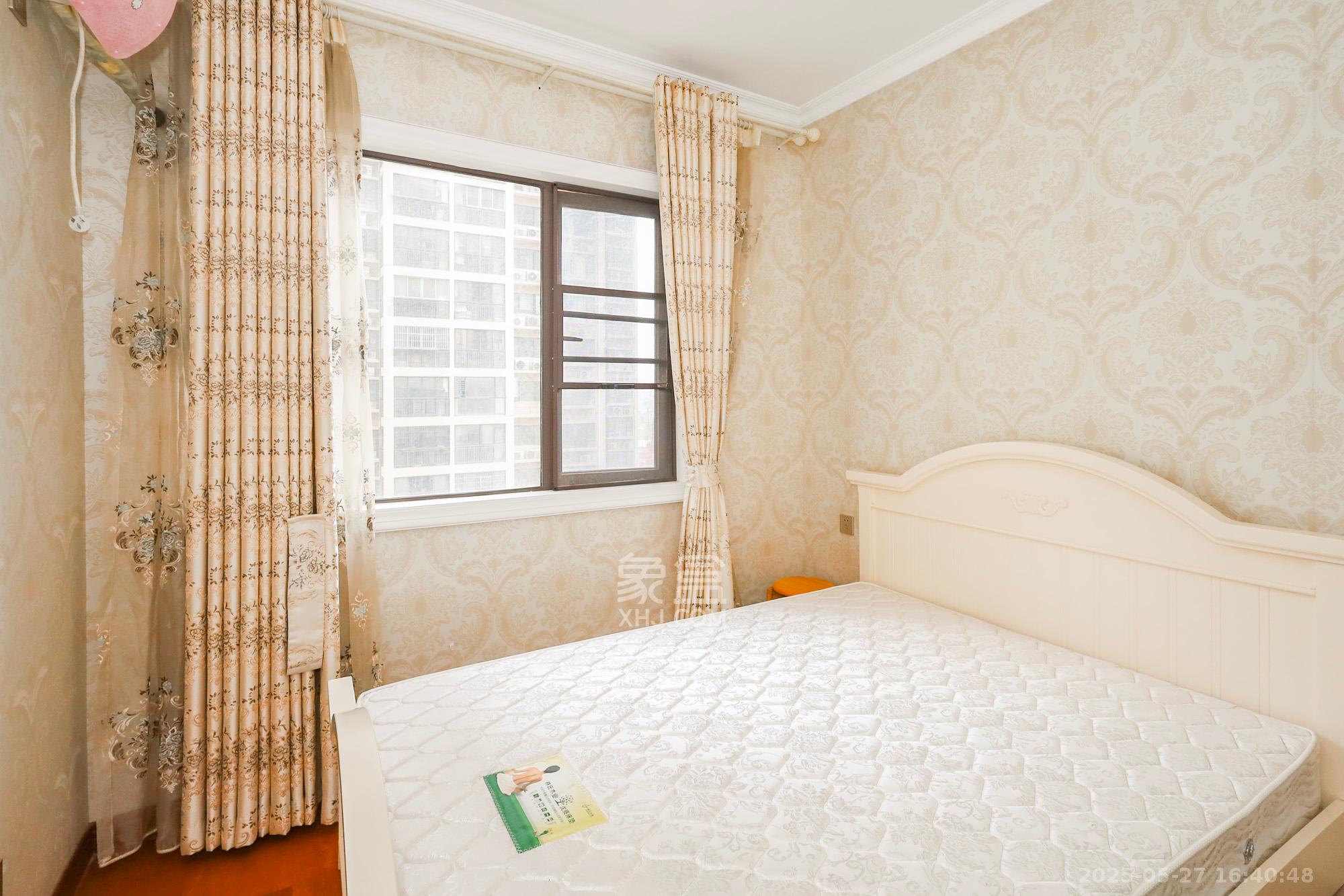 钰龙天下二期(钰龙佳园)  3室2厅2卫    235.0万 钰龙天下二期(钰龙佳园)  3室2厅2卫    235.0万卧室