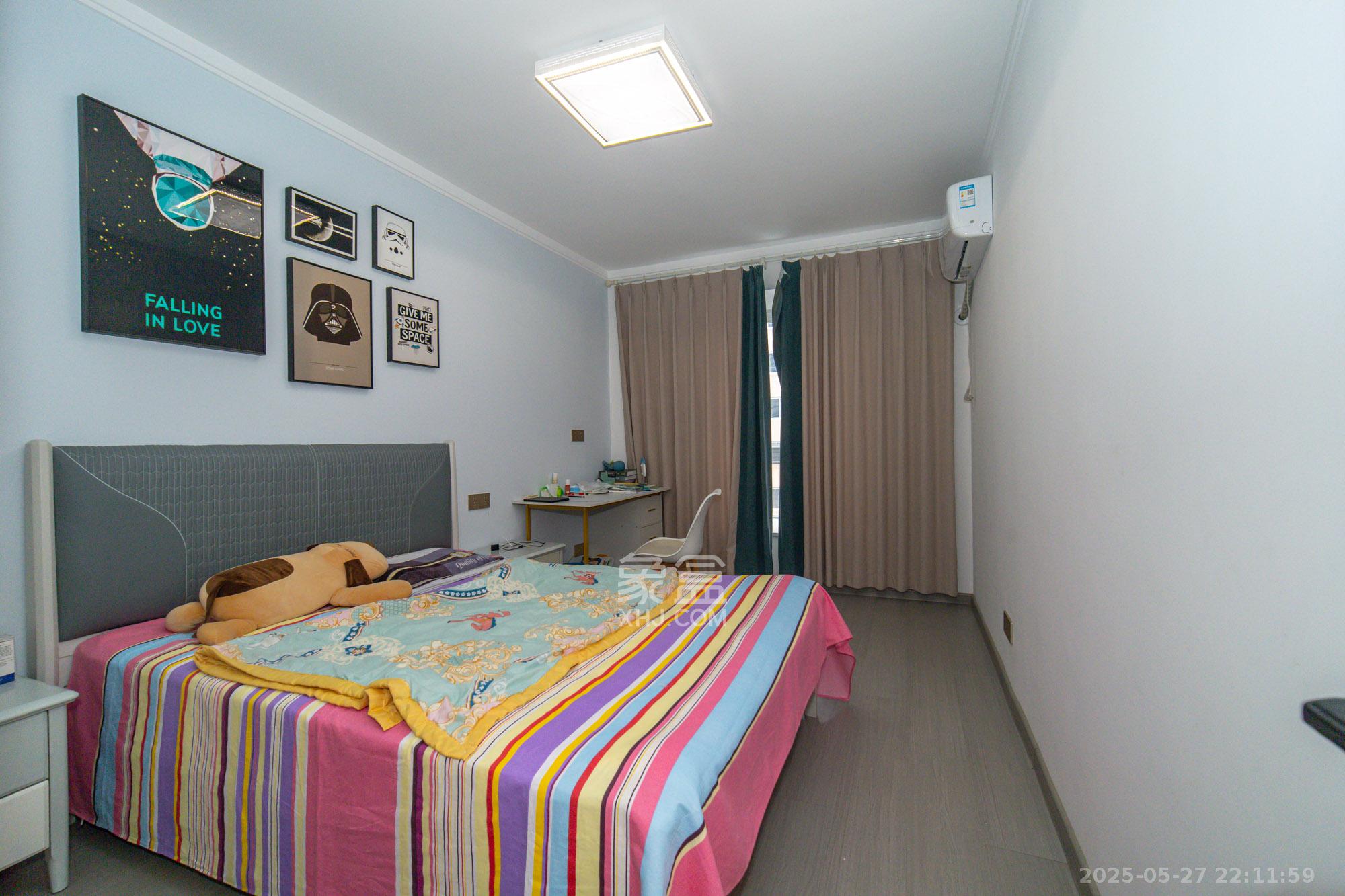 晶华美地 3室2厅2卫 98.0万 晶华美地 3室2厅2卫 98.0万卧室