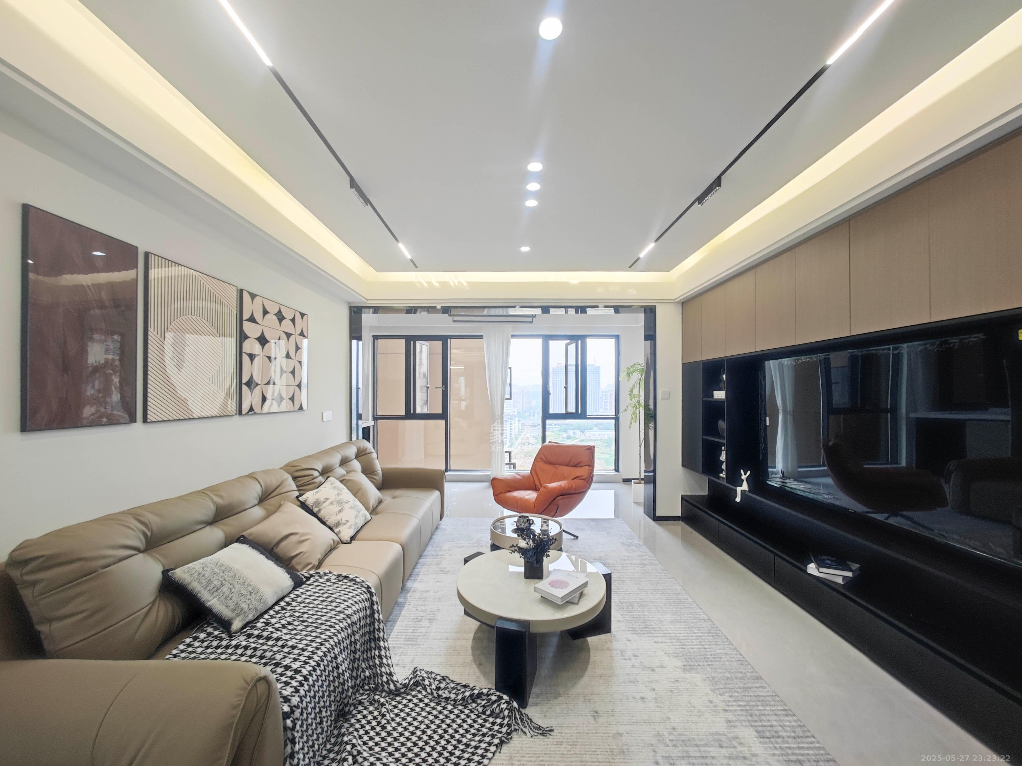 合能枫丹丽舍(柏悦名苑) 3室2厅2卫 129.8万 合能枫丹丽舍(柏悦名苑) 3室2厅2卫 129.8万客厅