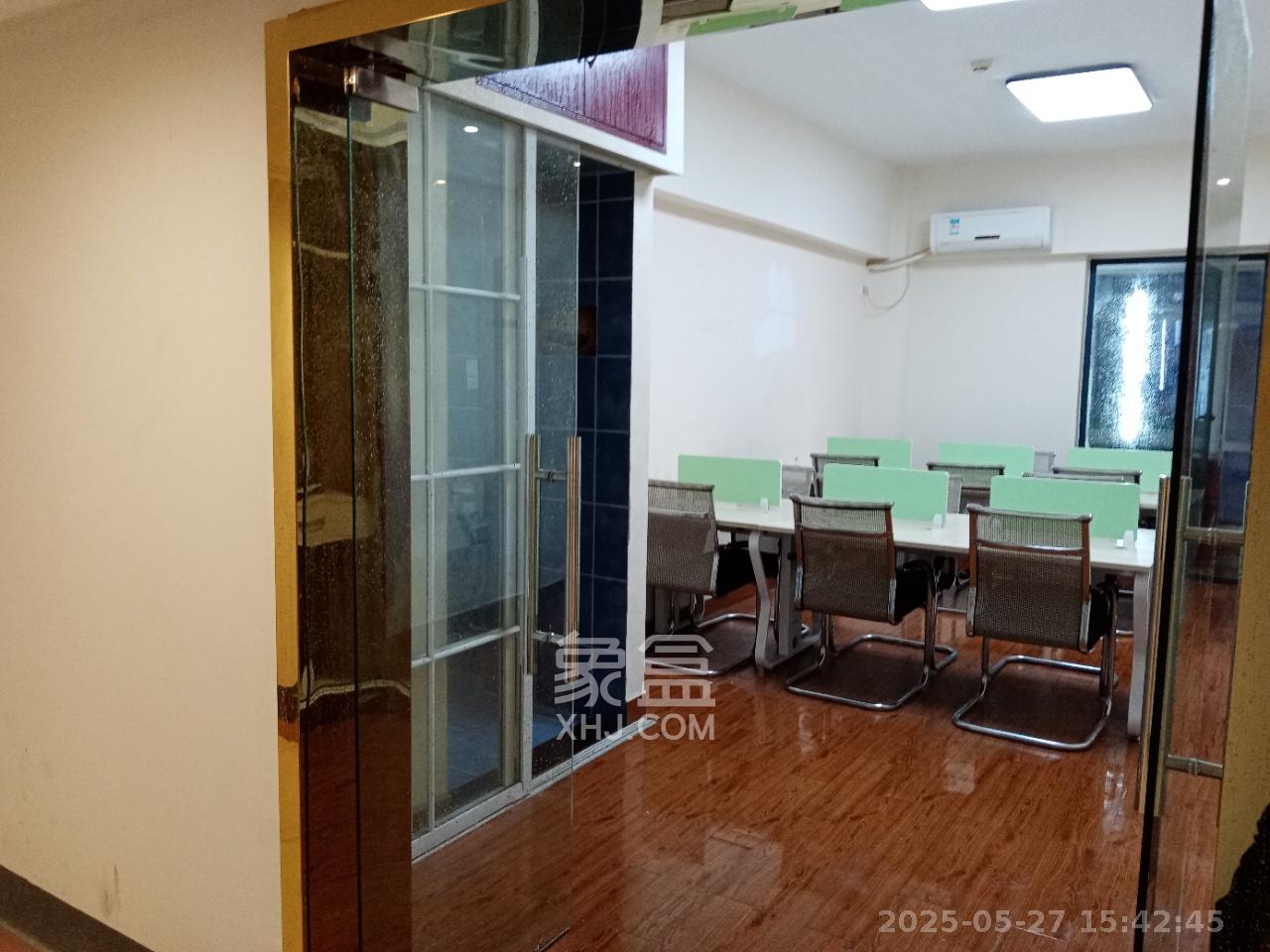 奥克斯广场 1室1厅1卫 2500.0元/月 奥克斯广场 1室1厅1卫 2500.0元/月室内图