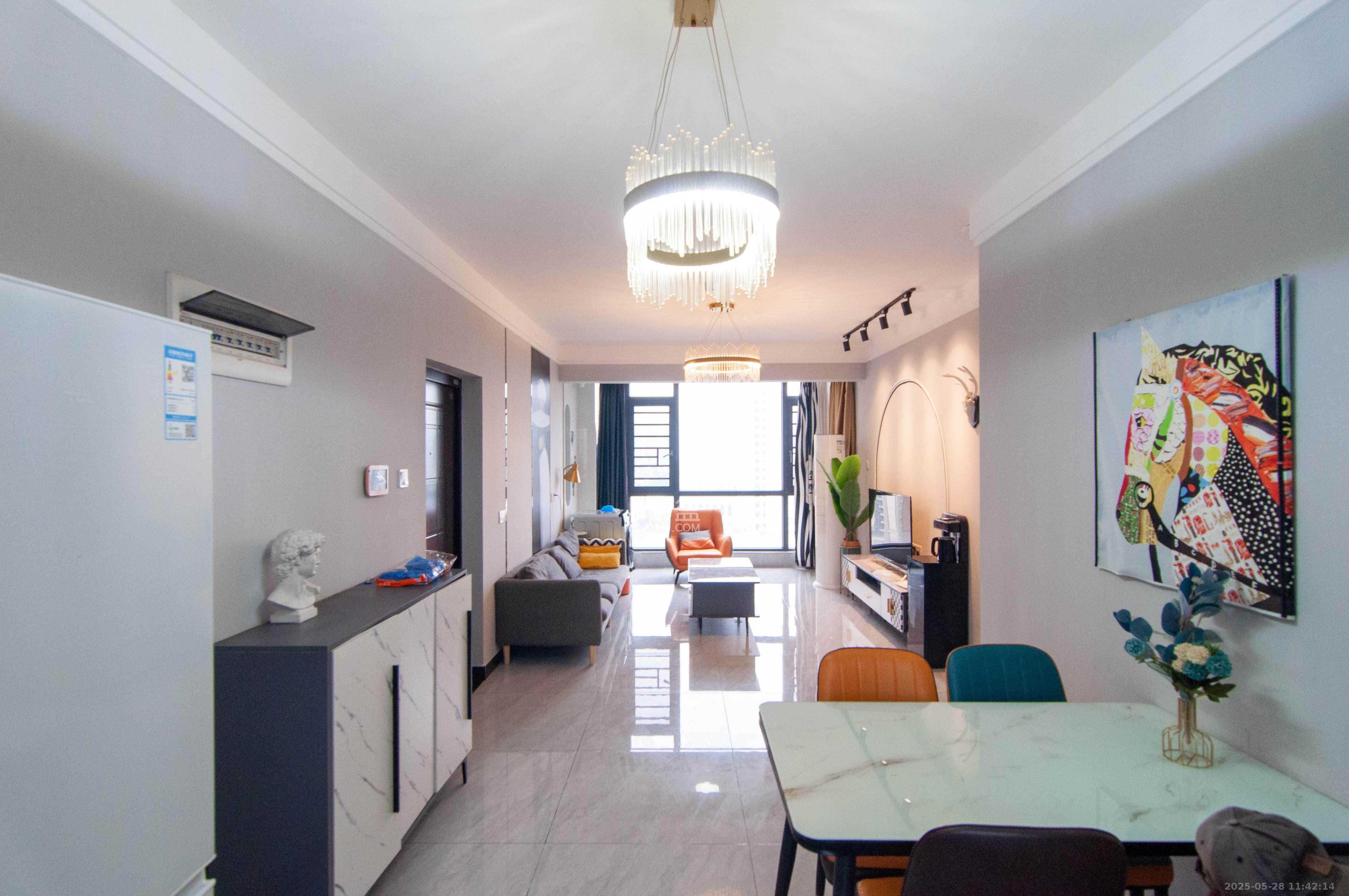 振业城三期 3室2厅1卫 110.0万 振业城三期 3室2厅1卫 110.0万客厅