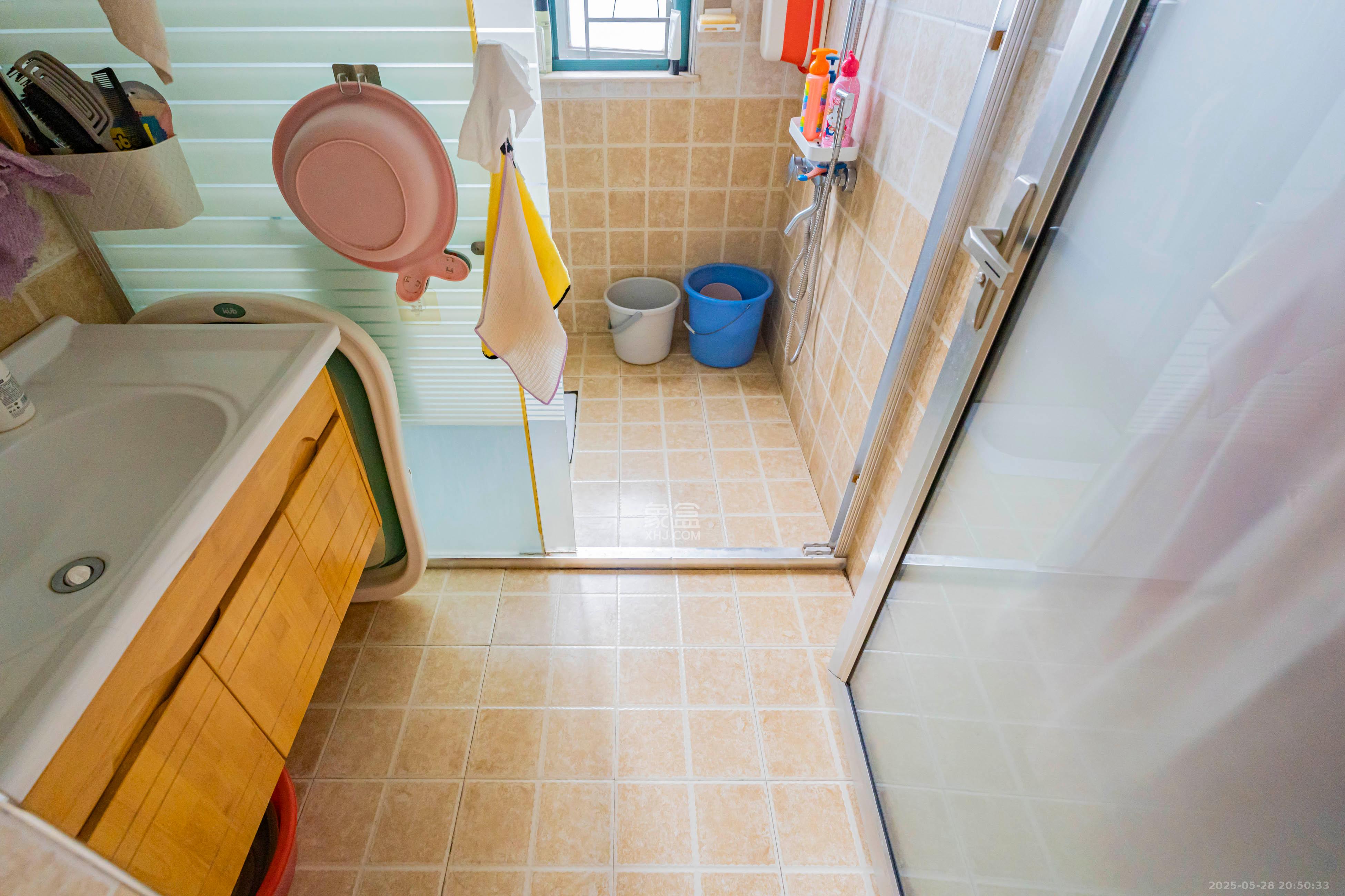 绿洲花园  2室2厅1卫    66.0万卫生间