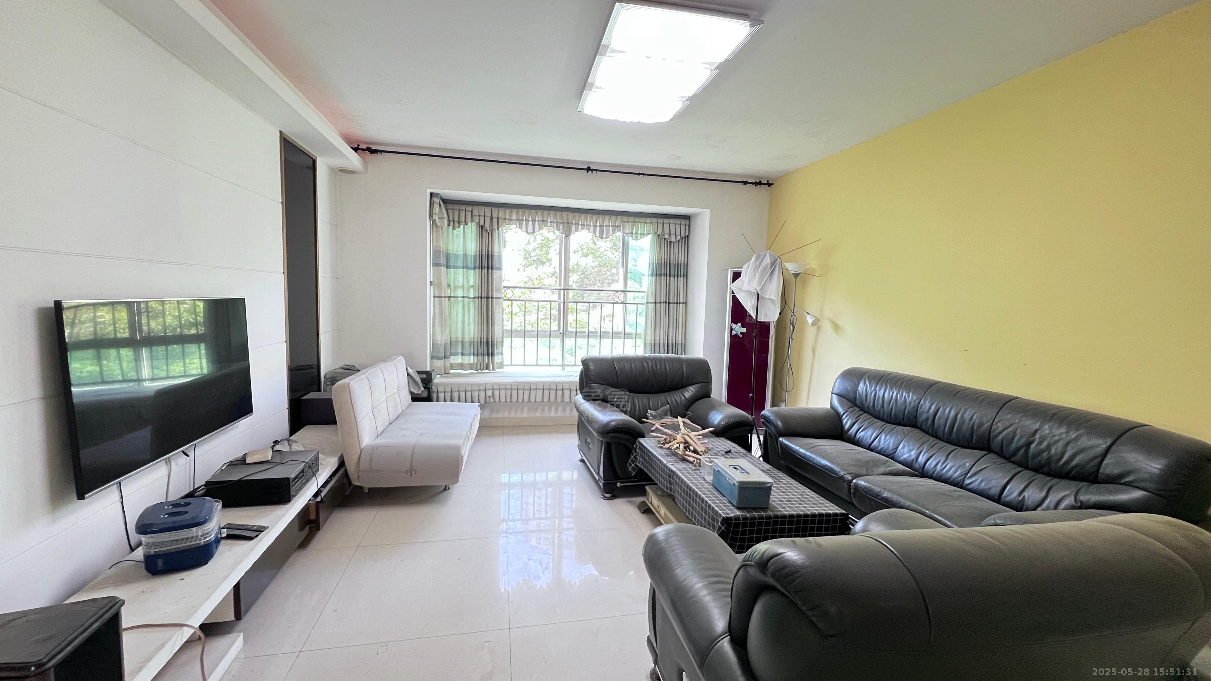 四季花园 3室2厅2卫 2000.0元/月 四季花园 3室2厅2卫 2000.0元/月室内图