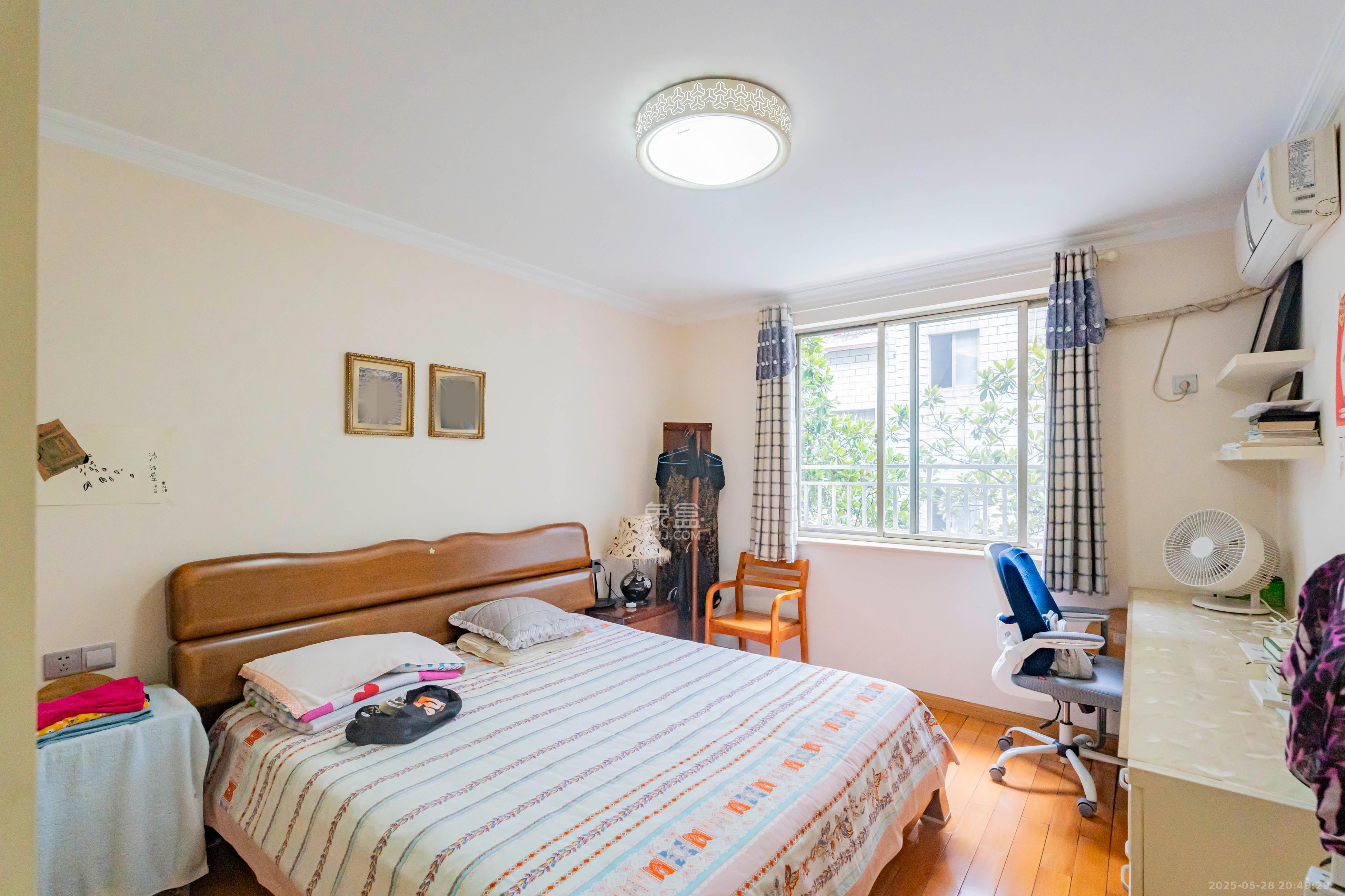 汇城花园 2室2厅2卫 90.0万 汇城花园 2室2厅2卫 90.0万卧室