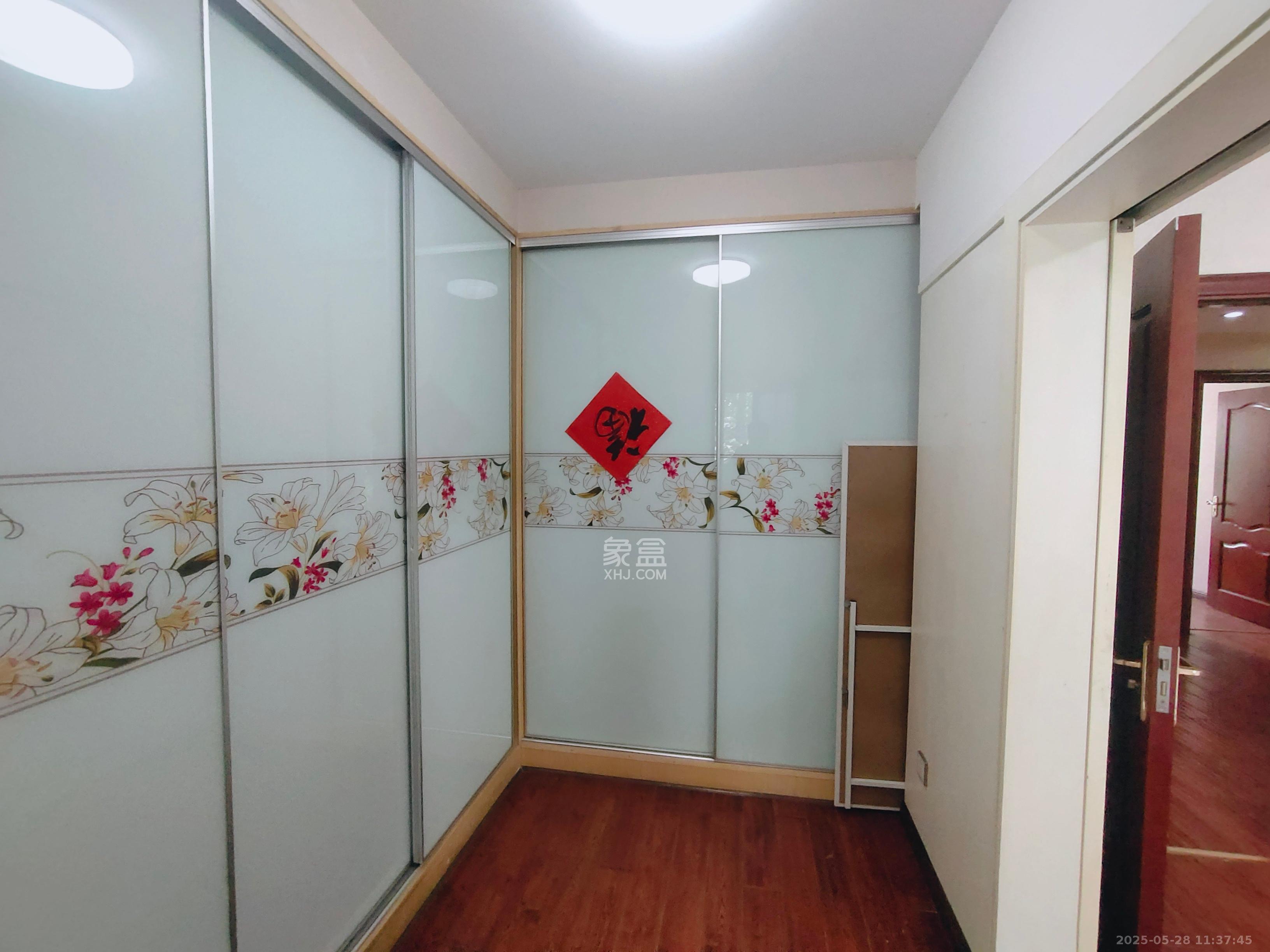 天城湖光山色  4室2厅2卫   3780.00元/月室内图