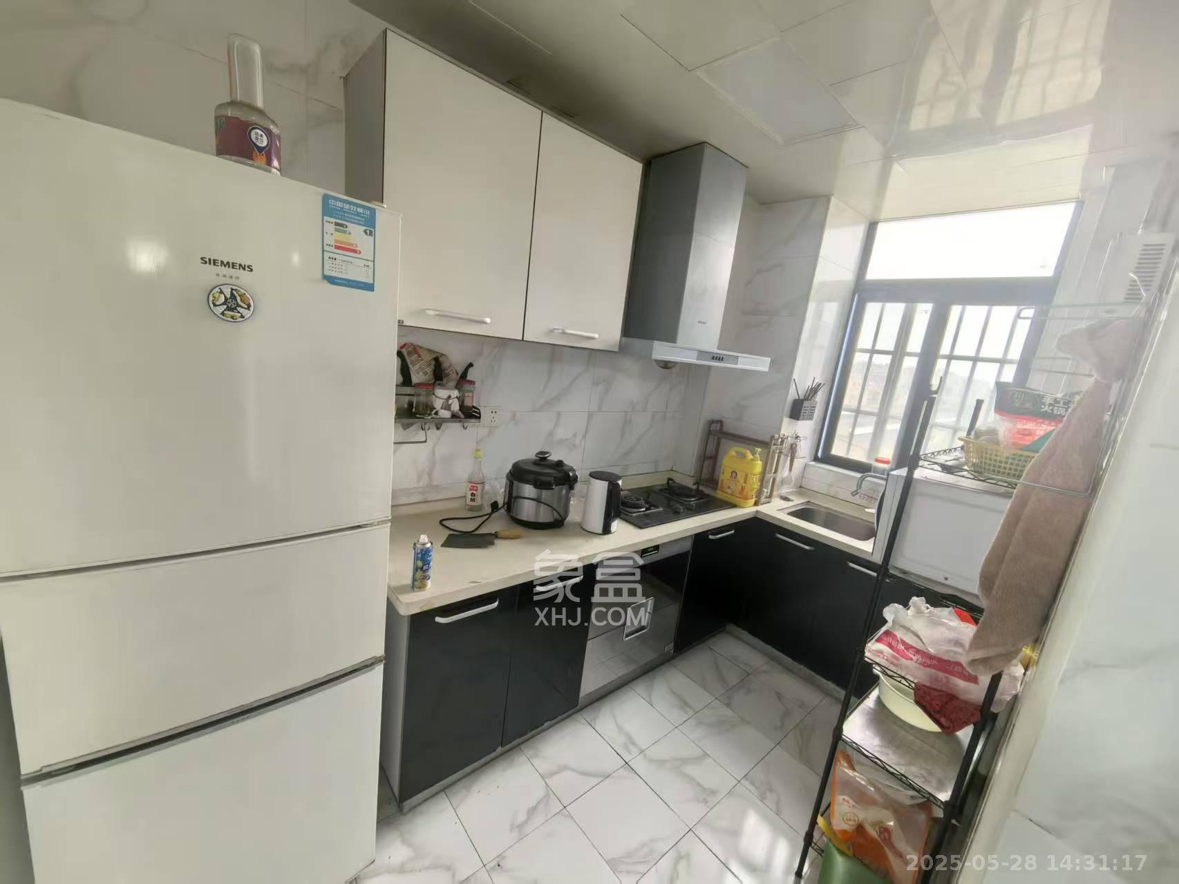东岸城邦  3室2厅2卫   2500.00元/月室内图