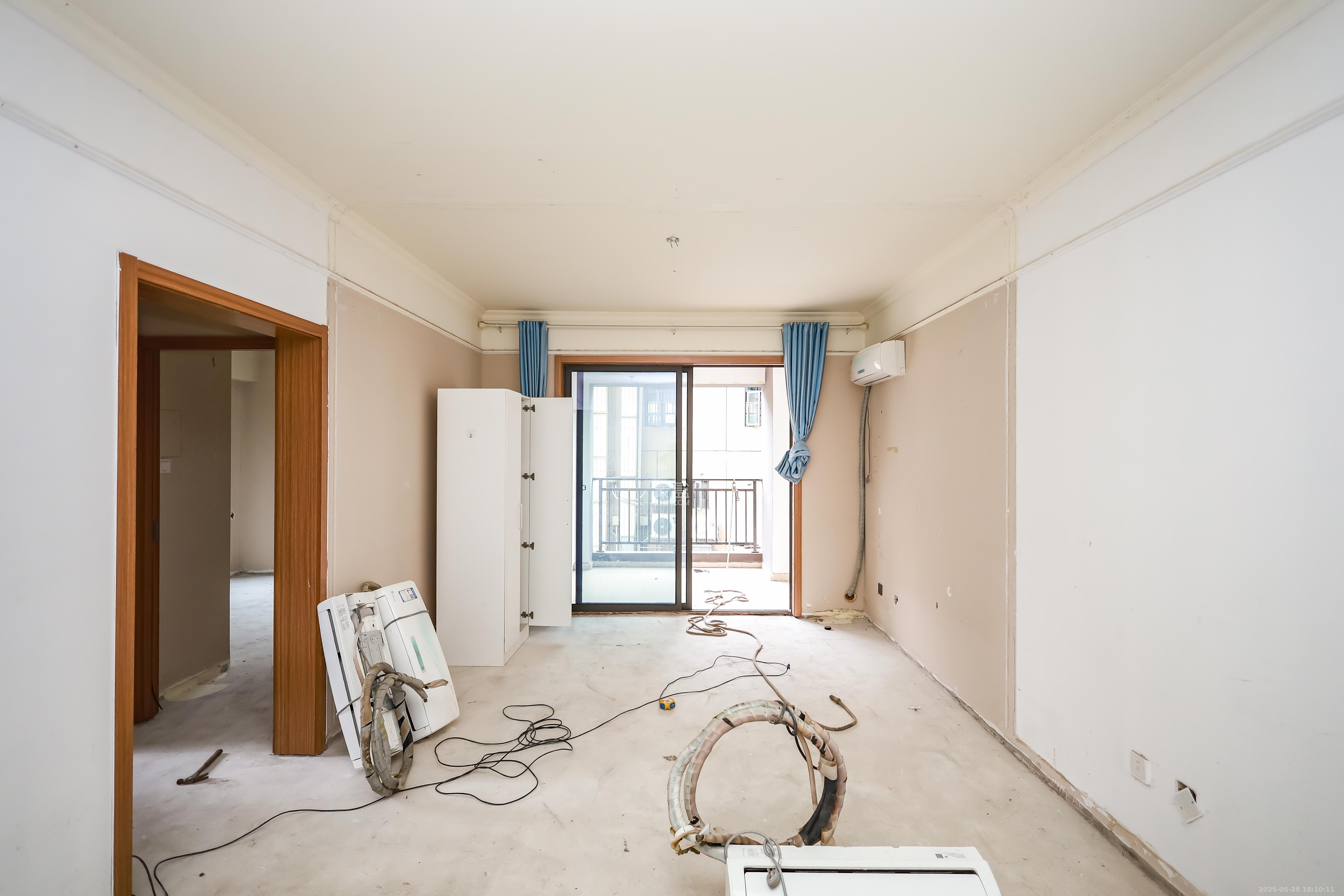 麓谷小镇 3室2厅1卫 46.8万 麓谷小镇 3室2厅1卫 46.8万客厅