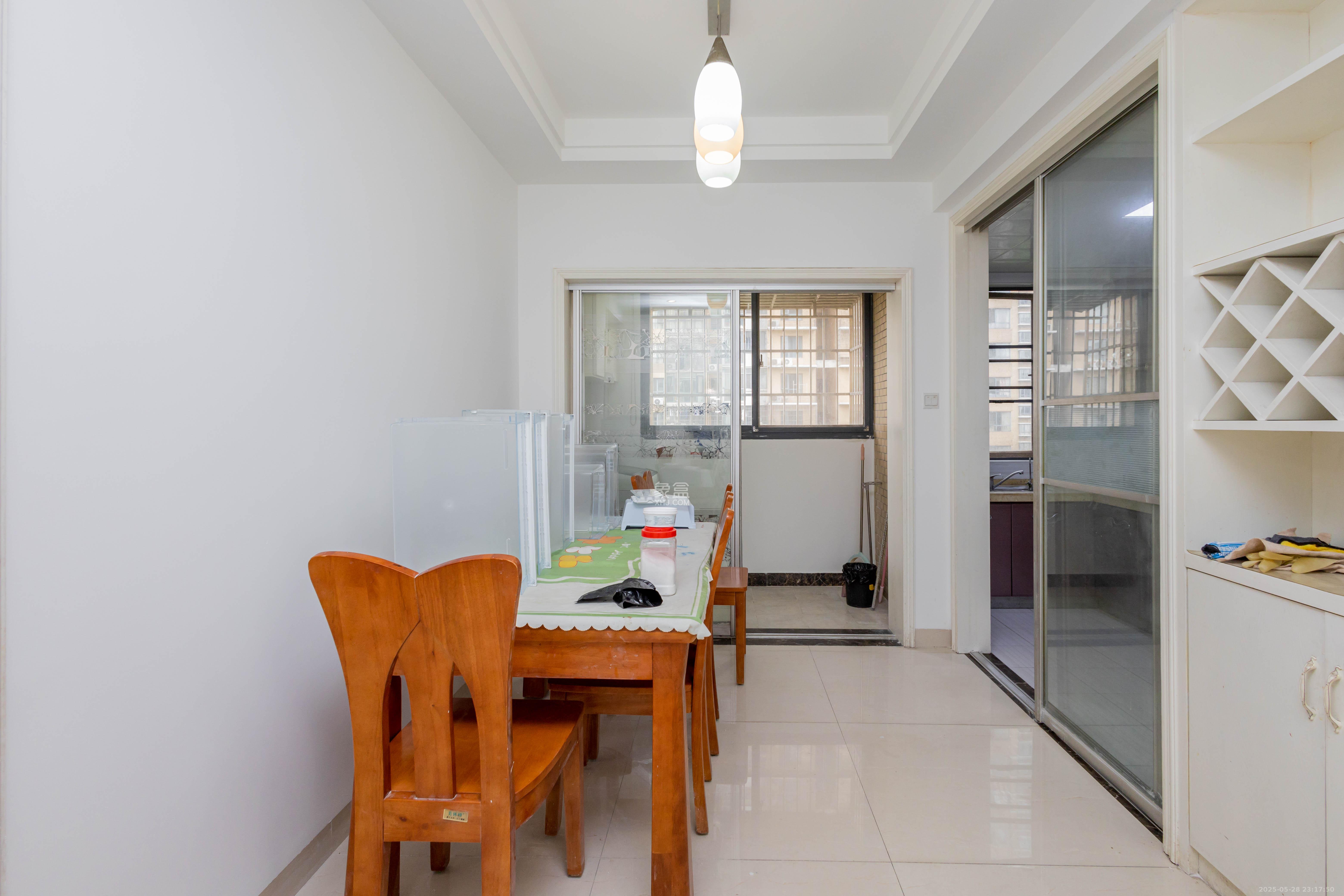 中国铁建国际城一期  3室2厅1卫    60.0万客厅